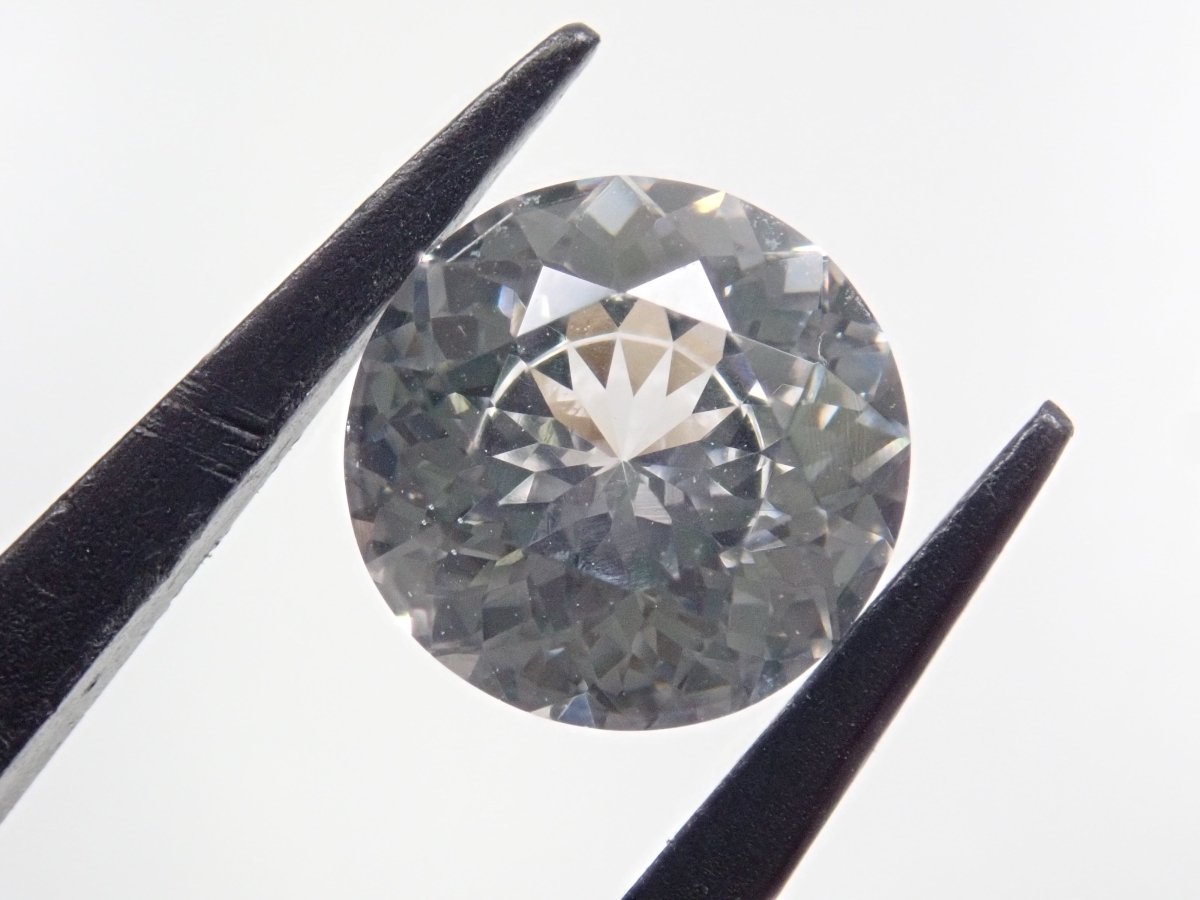 YAG(イットリウムアルミニウムガーネット) 7.5mm/2.410ctルース - カラッツSTORE