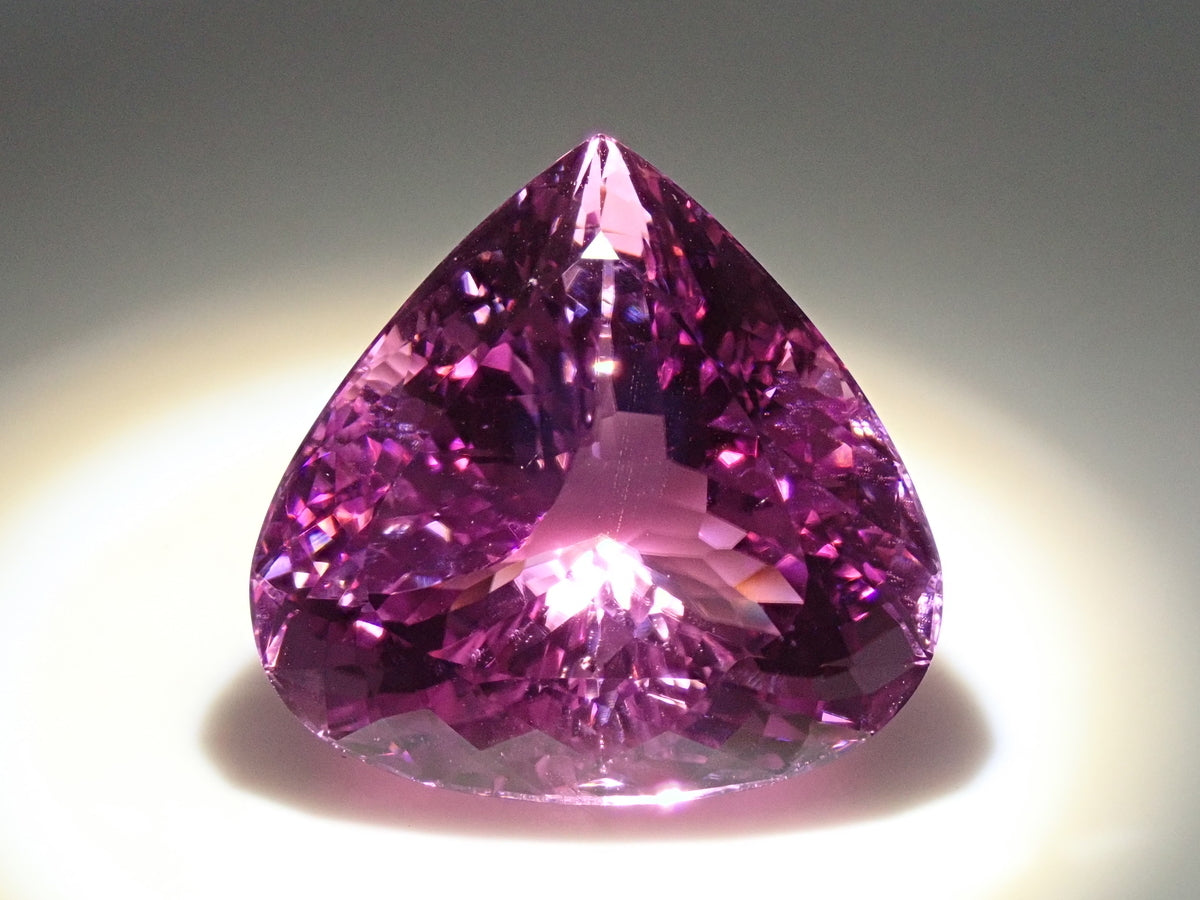 【抽選販売0409_08】アフガニスタン産クンツァイト（ライラックピンク） 49.724ctルース