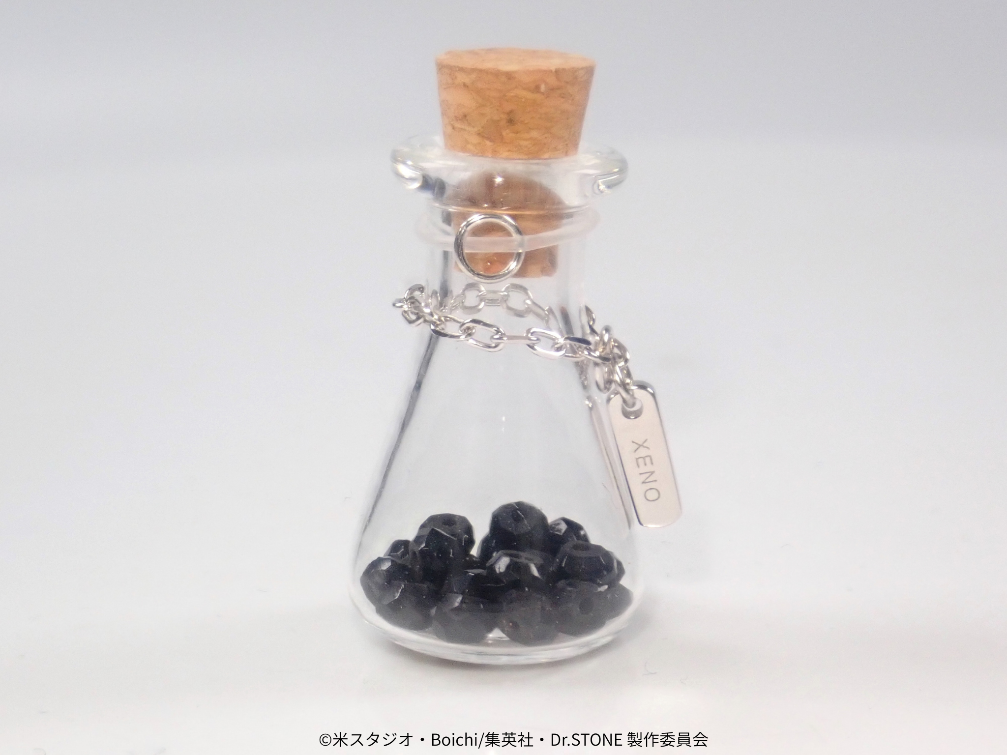 【4/29(三) 22點開賣】電視動畫《Dr.STONE 新石紀》×珠寶專賣店KARATZ聯名　內含礦物的燒瓶吊飾（全7種／附透明卡）