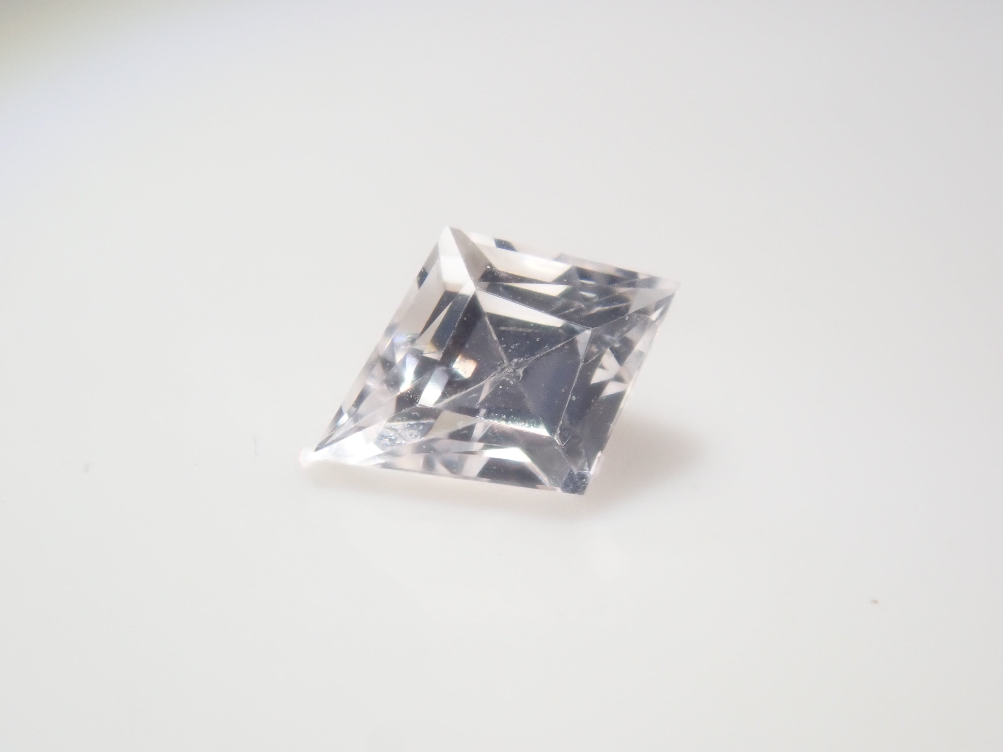 【9/13 22時販売】《限定8石》ミニカイトカット1石ルース（パライバトルマリン2石含む、グリーンベリル、ルビー、ペリドットなど）《複数購入割引有》
