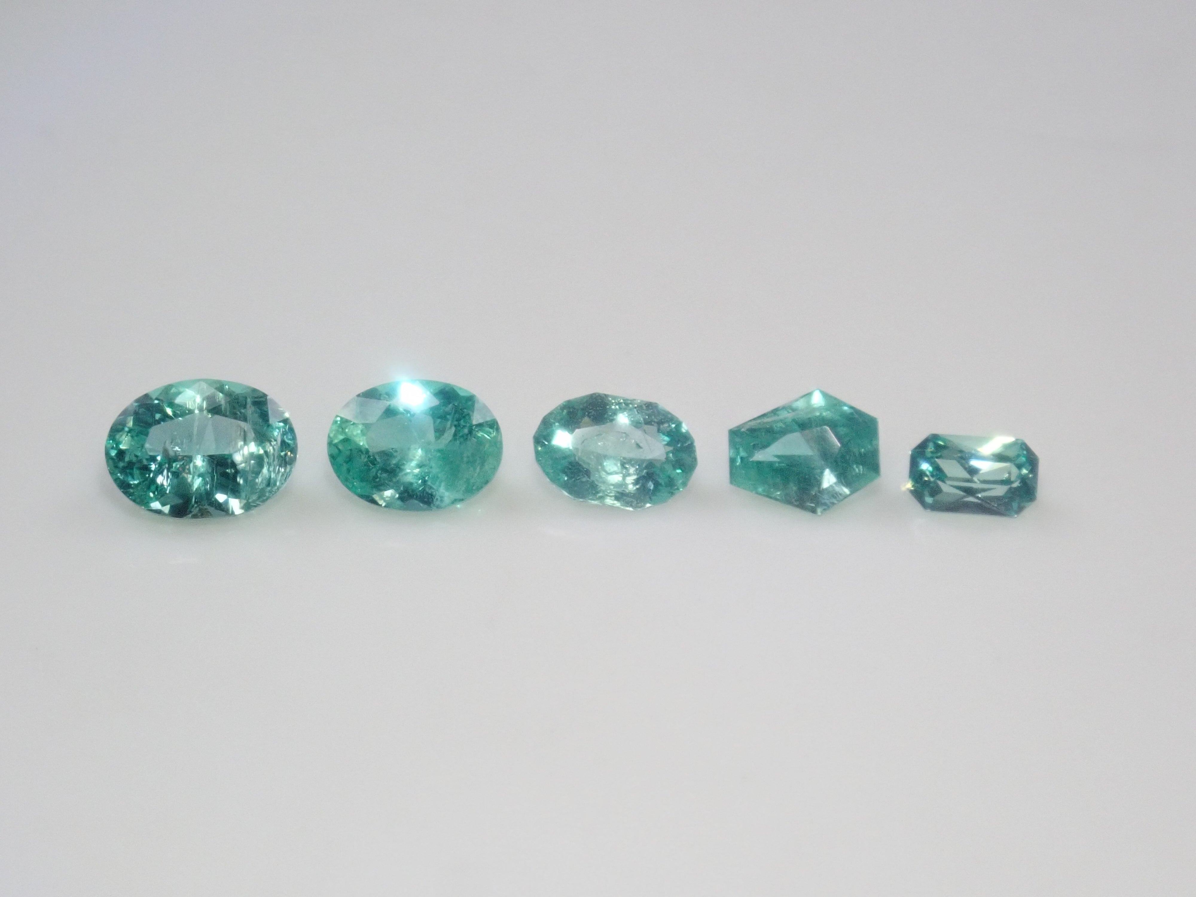 【2/7  22時販売】《限定16石》ロシア産ノンオイルエメラルド等含む💎エメラルドガチャ（エメラルドキャッツアイや特殊カット含む）《複数購入割引有》