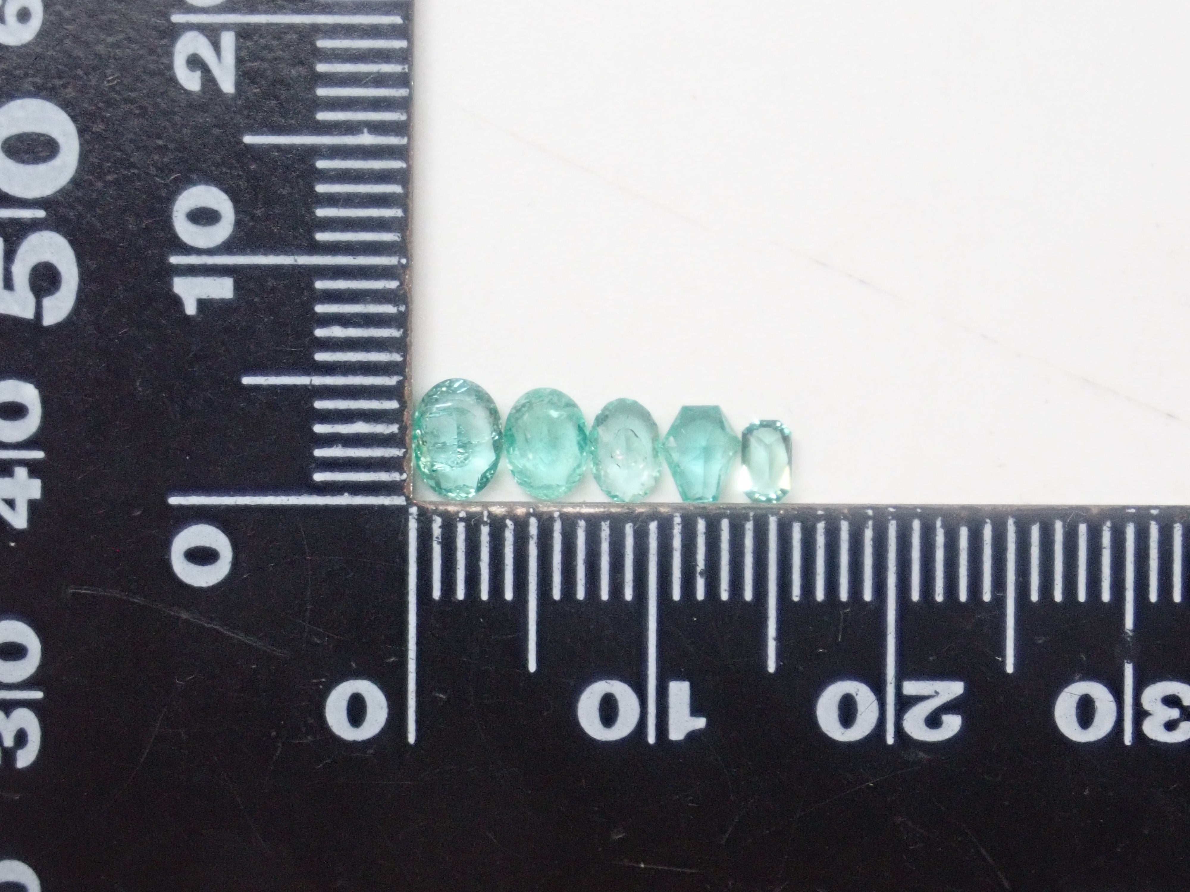 【2/7  22時販売】《限定16石》ロシア産ノンオイルエメラルド等含む💎エメラルドガチャ（エメラルドキャッツアイや特殊カット含む）《複数購入割引有》