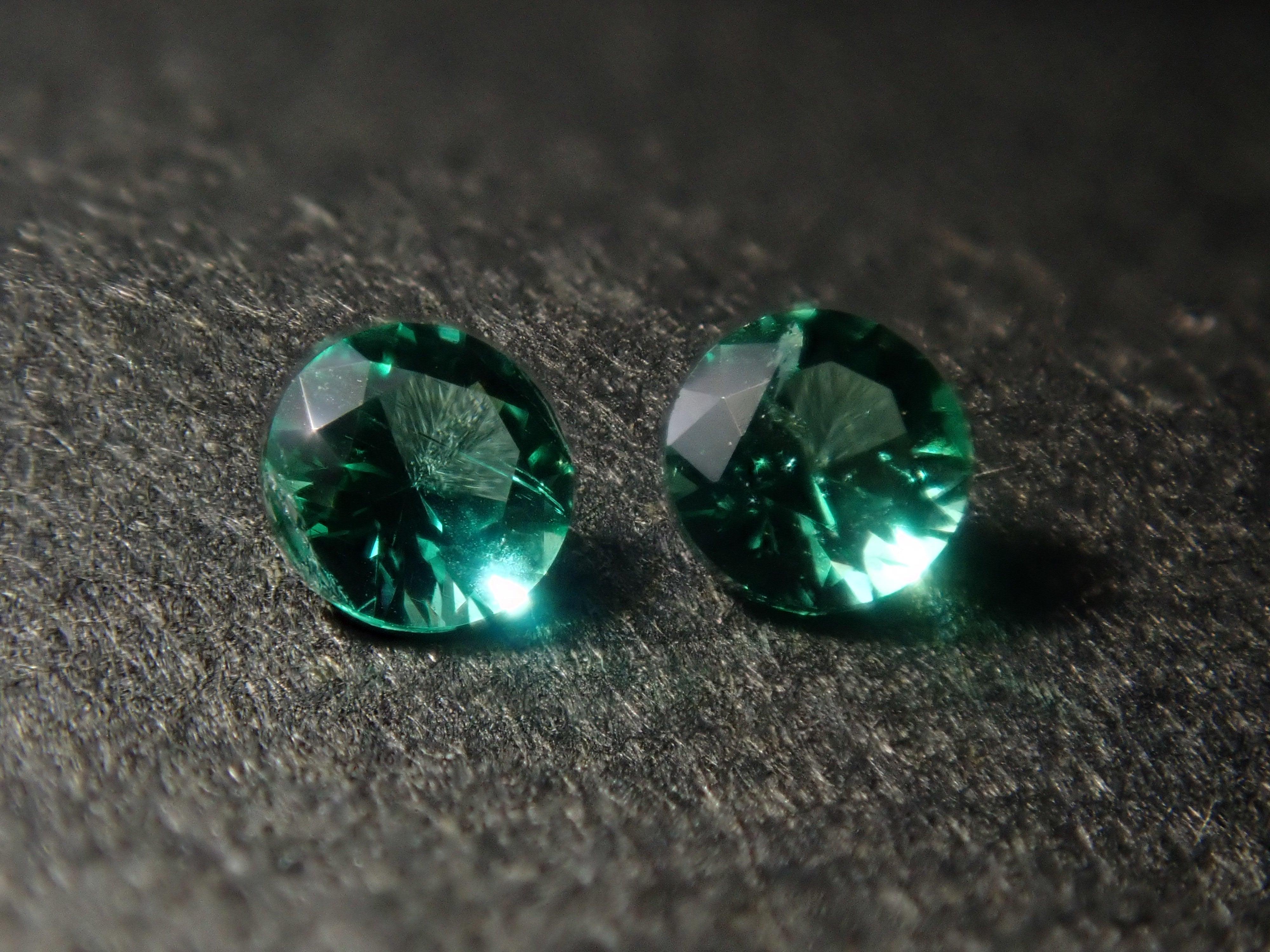 【2/7  22時販売】《限定16石》ロシア産ノンオイルエメラルド等含む💎エメラルドガチャ（エメラルドキャッツアイや特殊カット含む）《複数購入割引有》