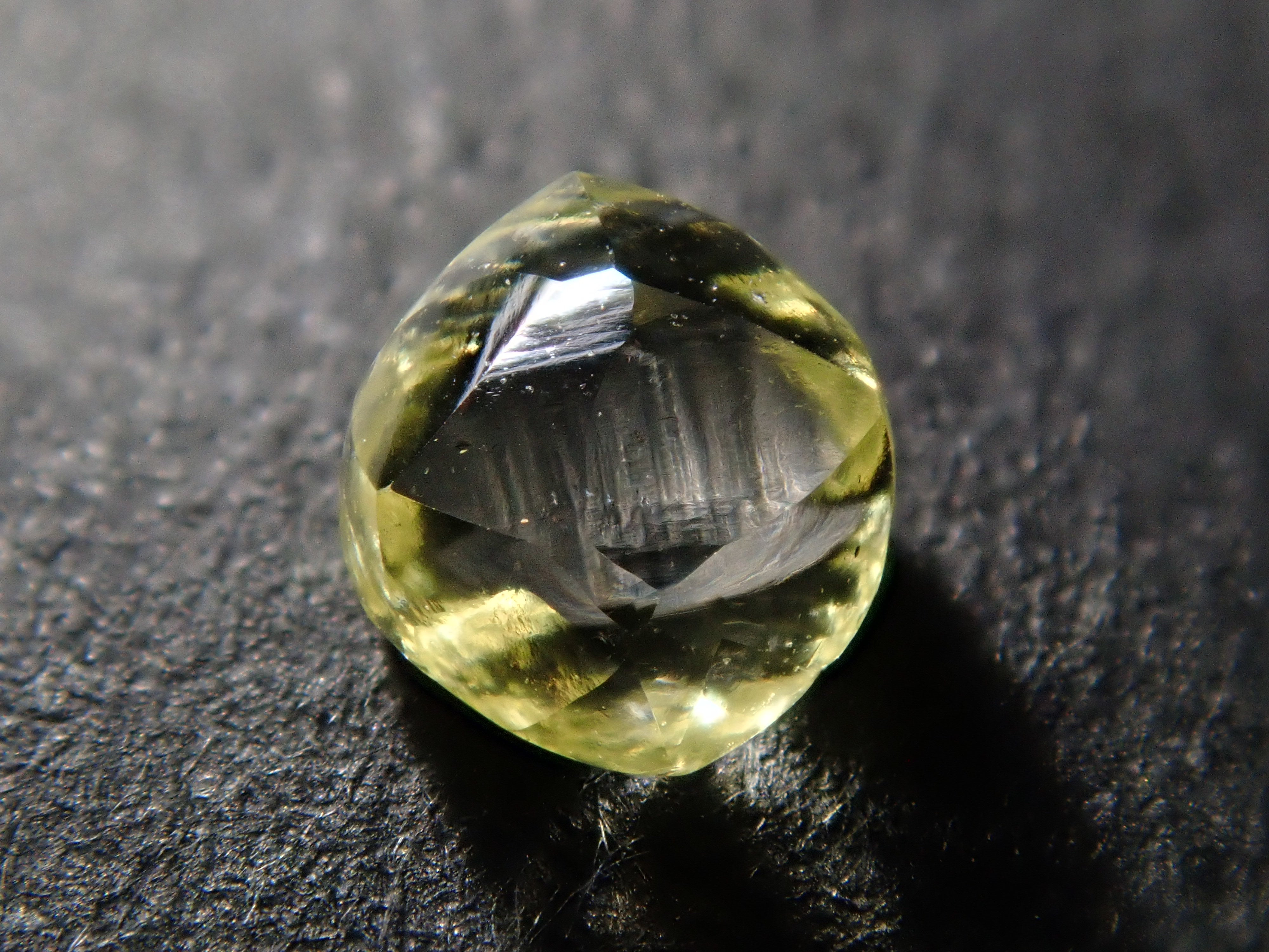 【2/11 22時販売】ダイヤモンド原石（メイカブル） 0.353ct原石