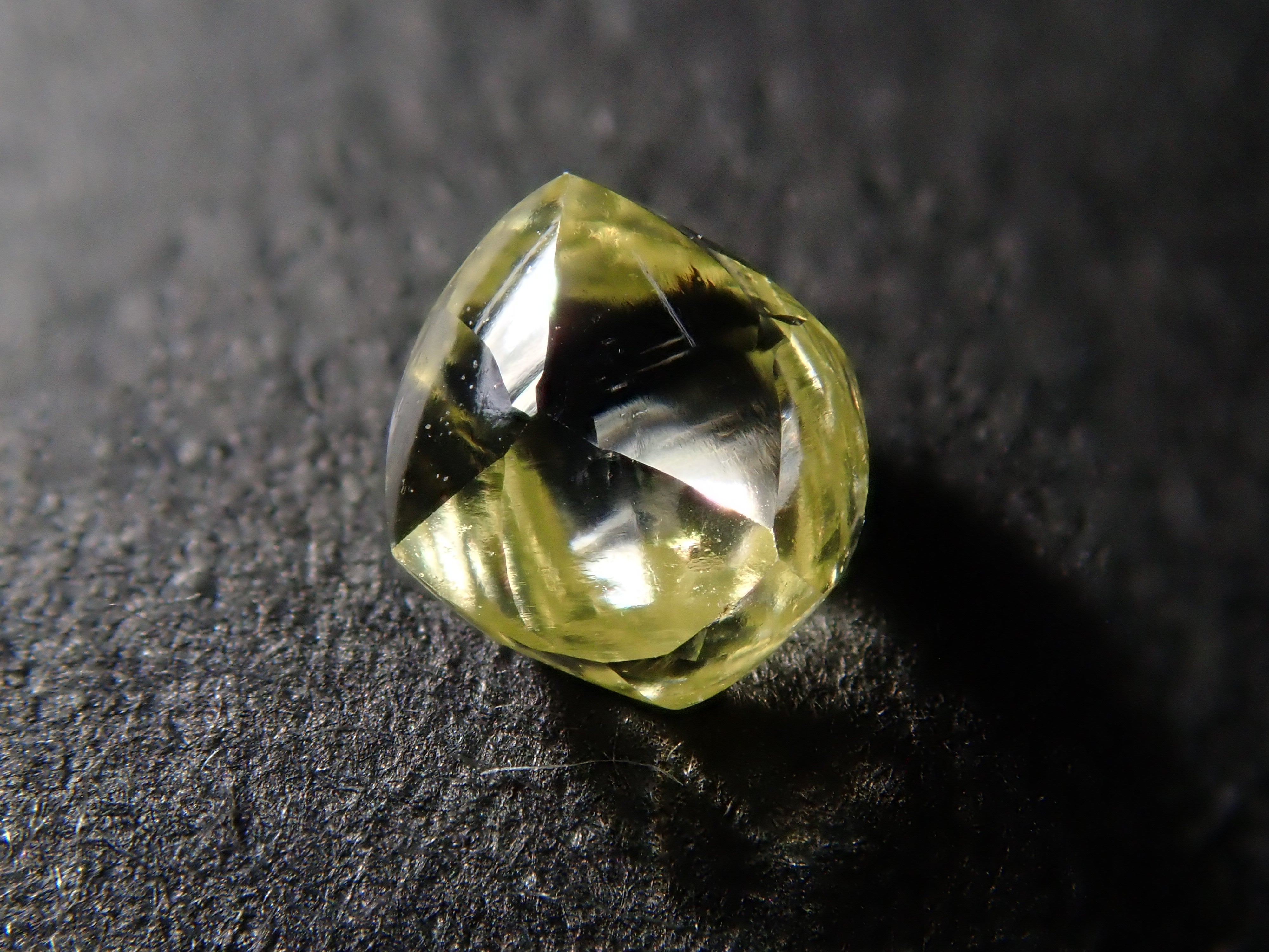 【2/11 22時販売】ダイヤモンド原石（メイカブル） 0.353ct原石