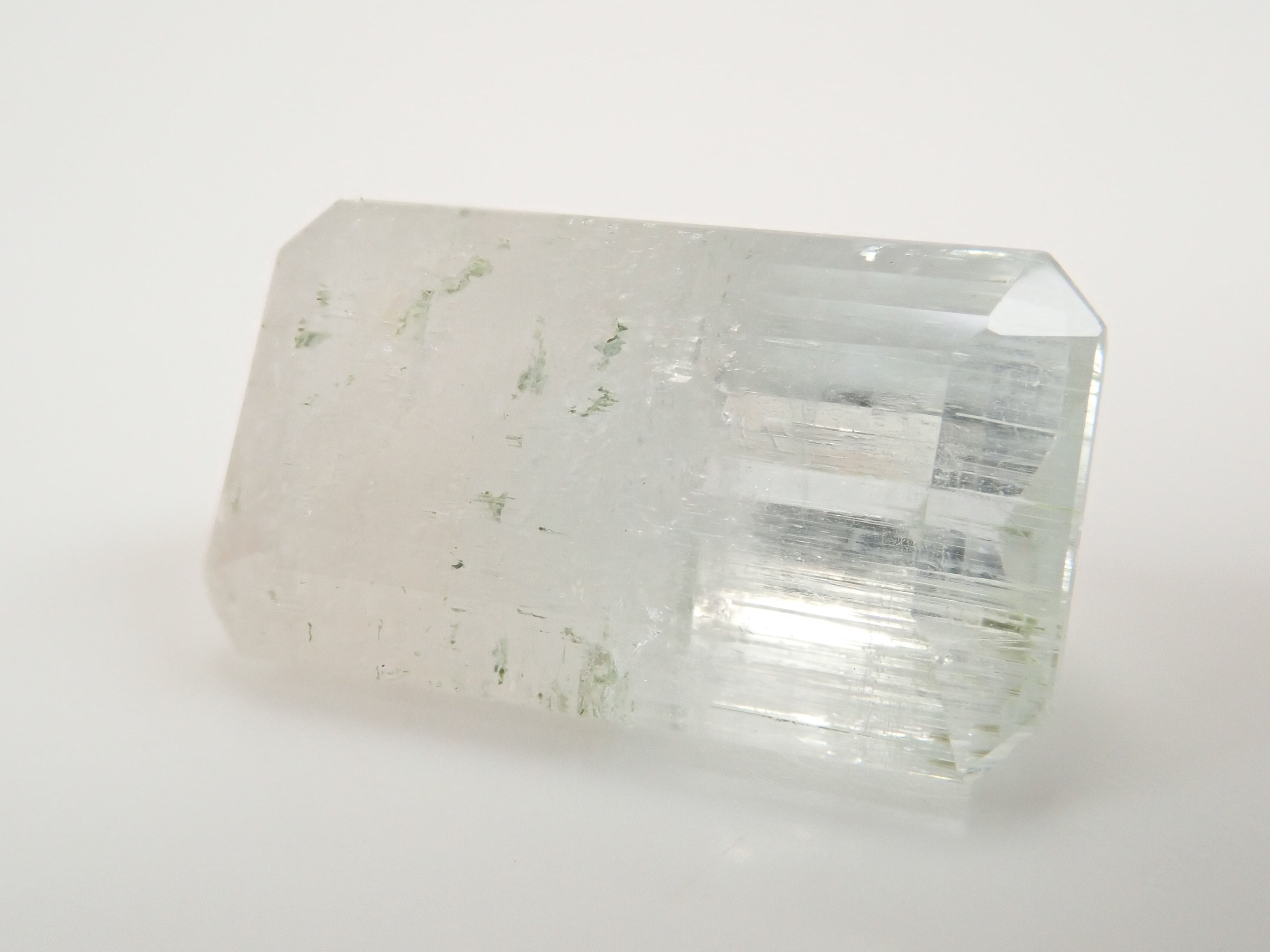 【2/11 22時販売】アフガニスタン産バイカラーベリル 9.100ctルース