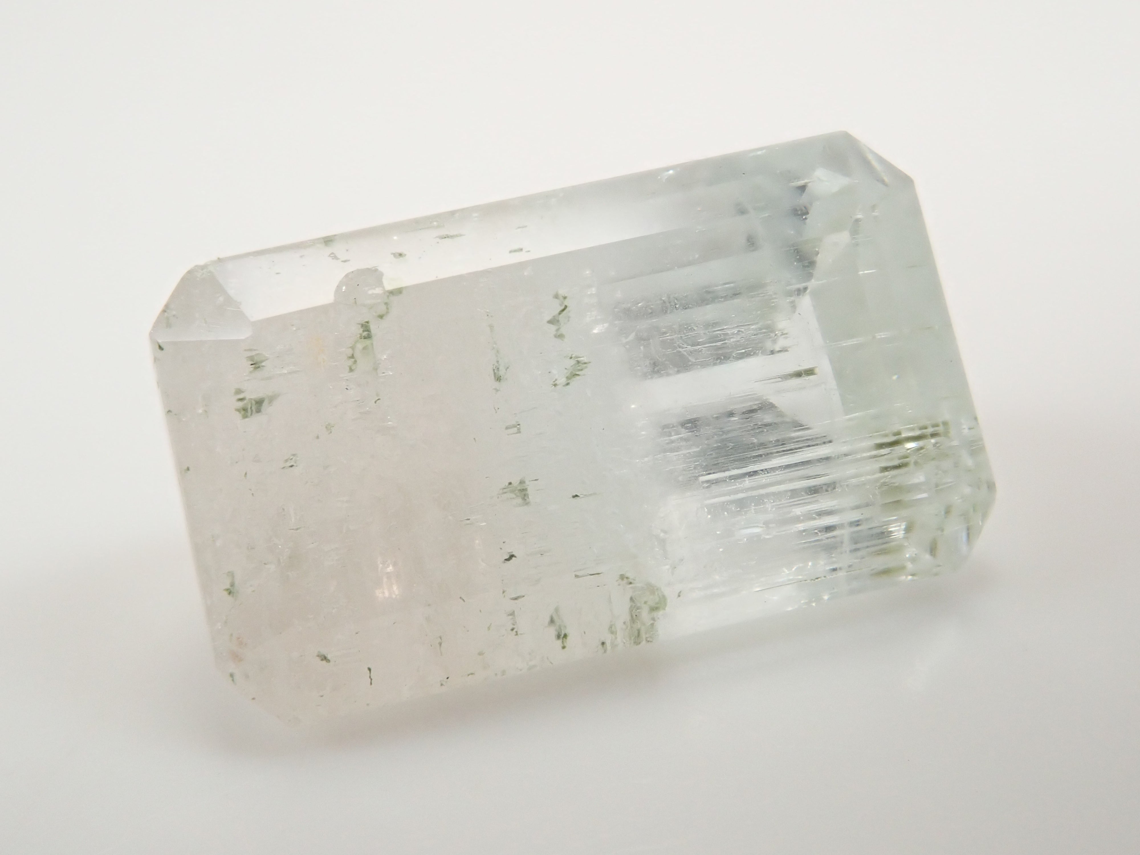 【2/11 22時販売】アフガニスタン産バイカラーベリル 9.100ctルース