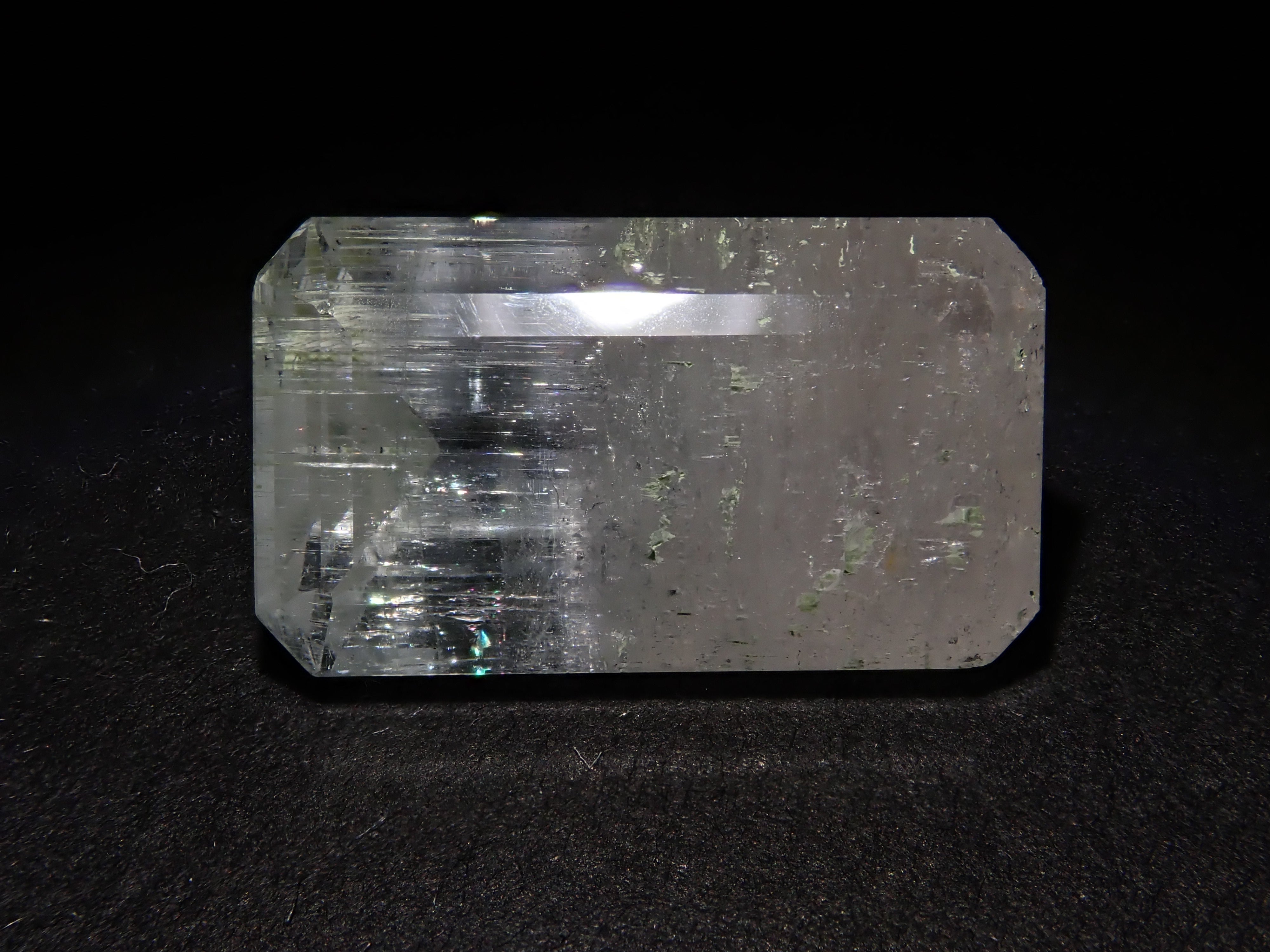 【2/11 22時販売】アフガニスタン産バイカラーベリル 9.100ctルース