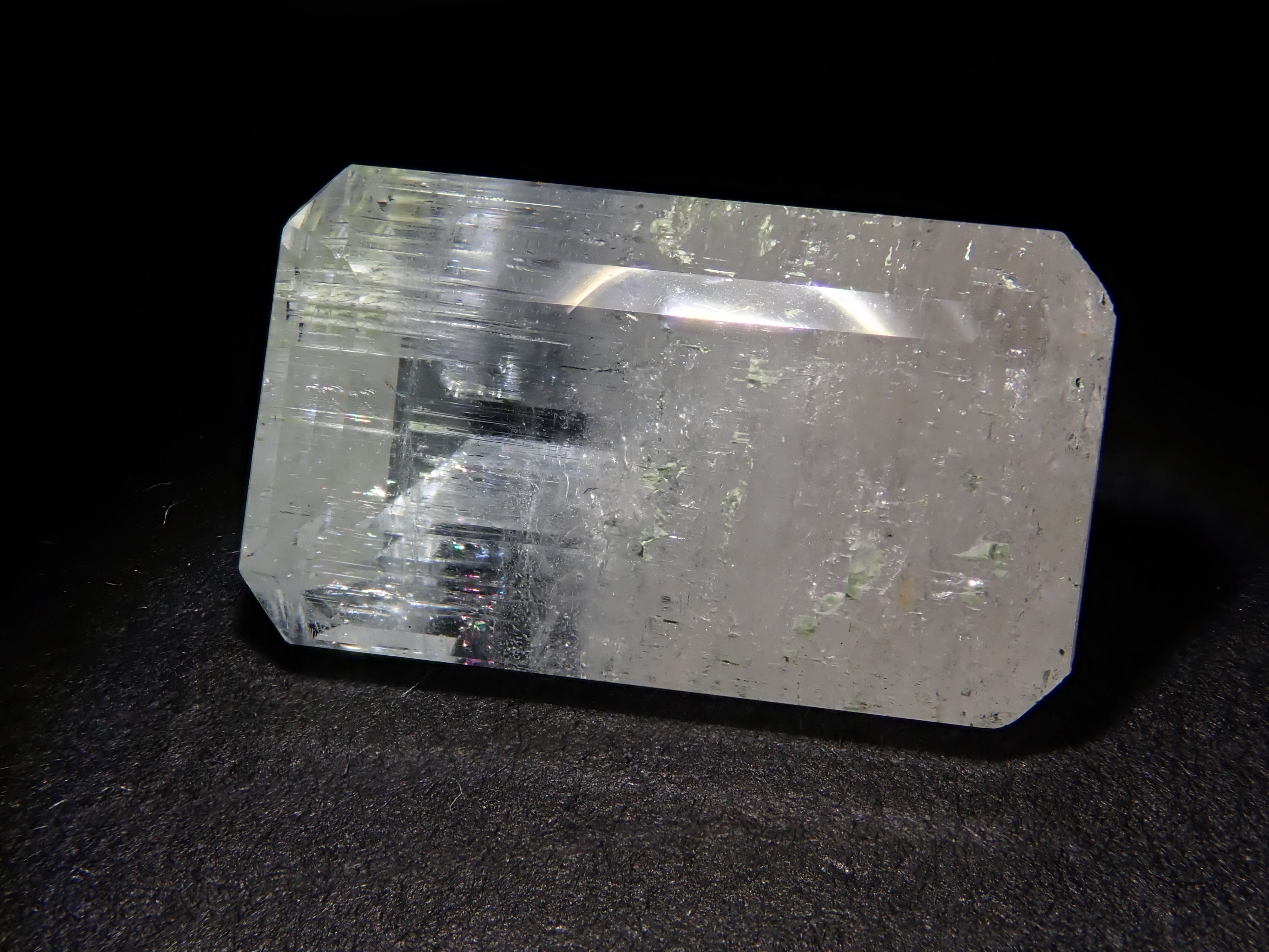 【2/11 22時販売】アフガニスタン産バイカラーベリル 9.100ctルース