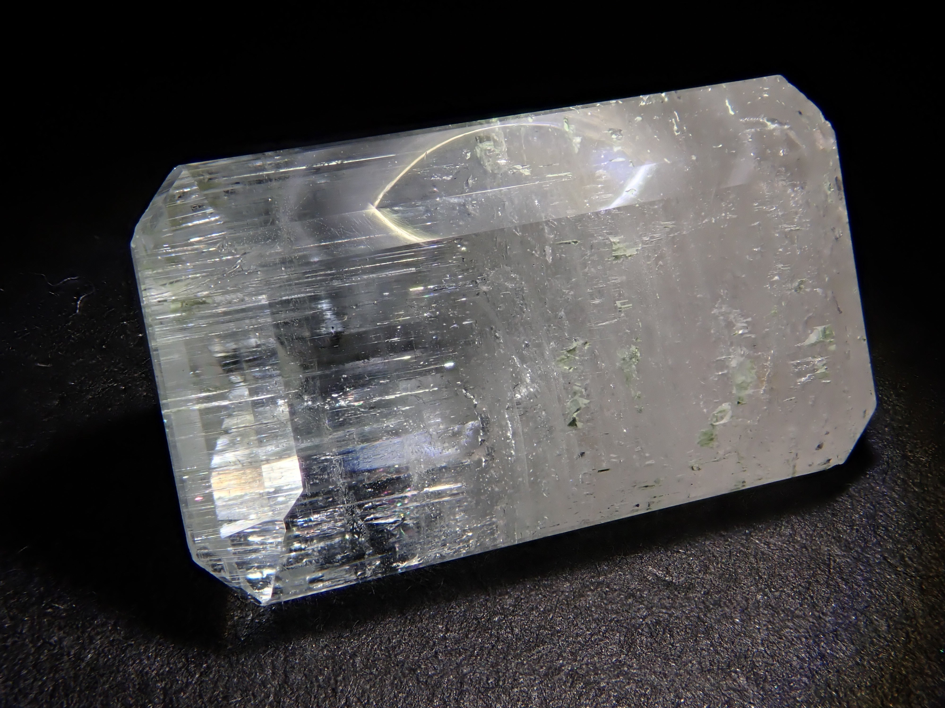 【2/11 22時販売】アフガニスタン産バイカラーベリル 9.100ctルース