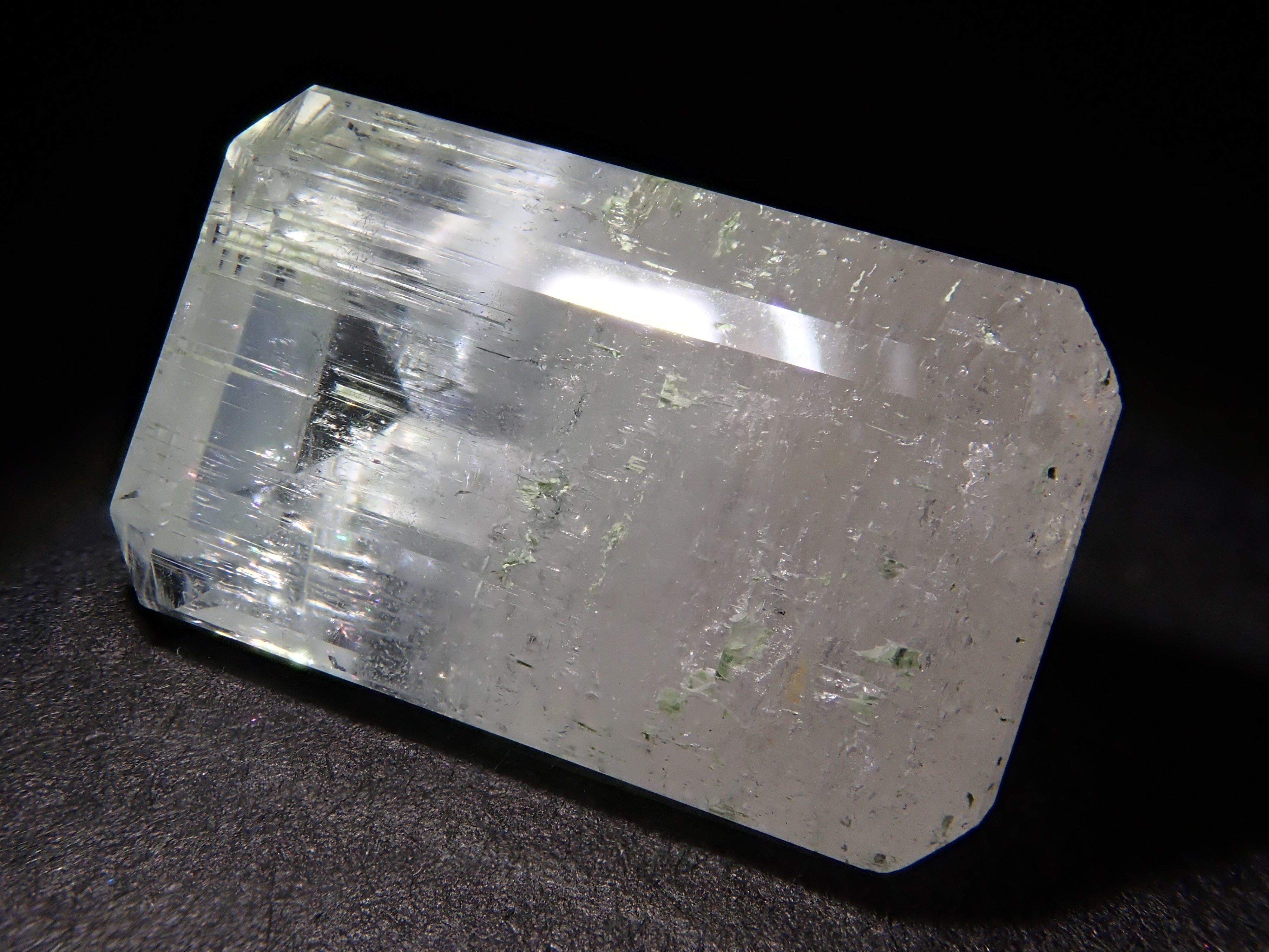 【2/11 22時販売】アフガニスタン産バイカラーベリル 9.100ctルース