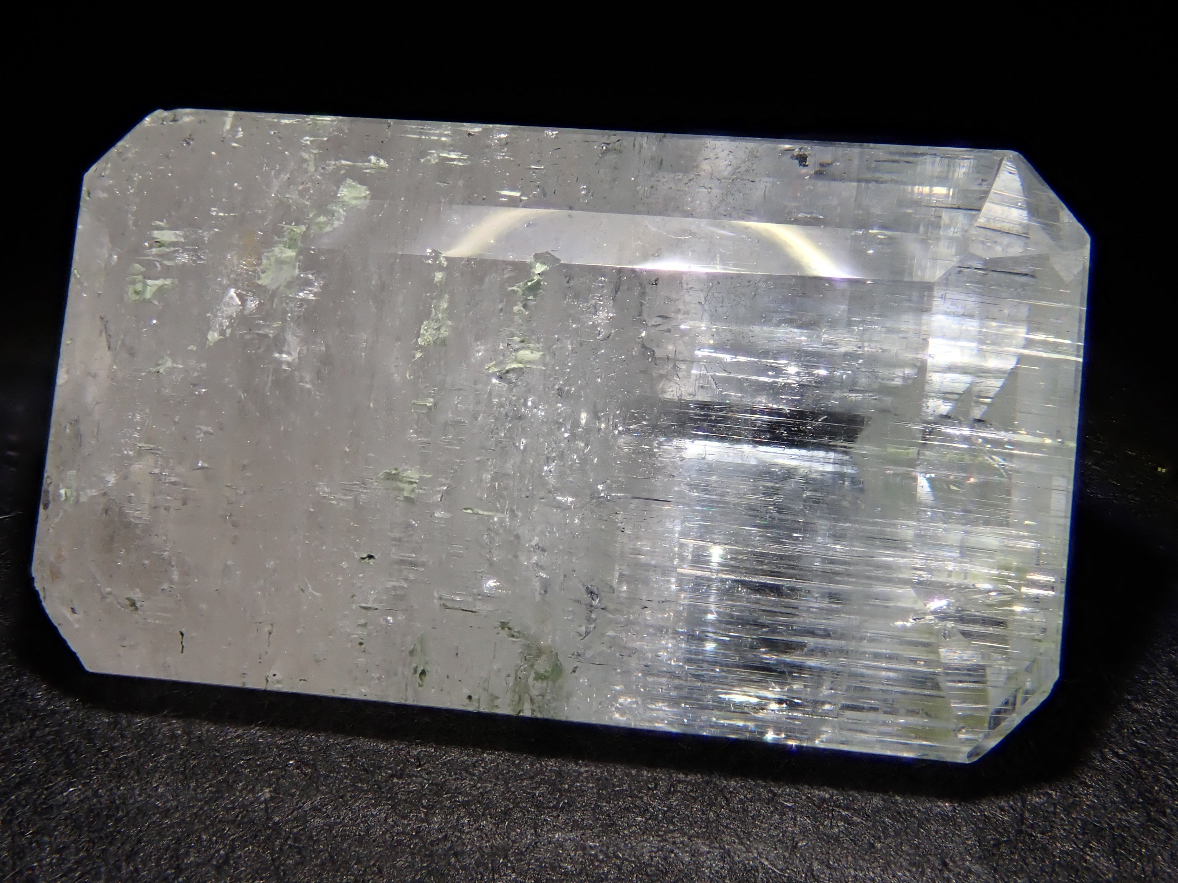 【2/11 22時販売】アフガニスタン産バイカラーベリル 9.100ctルース