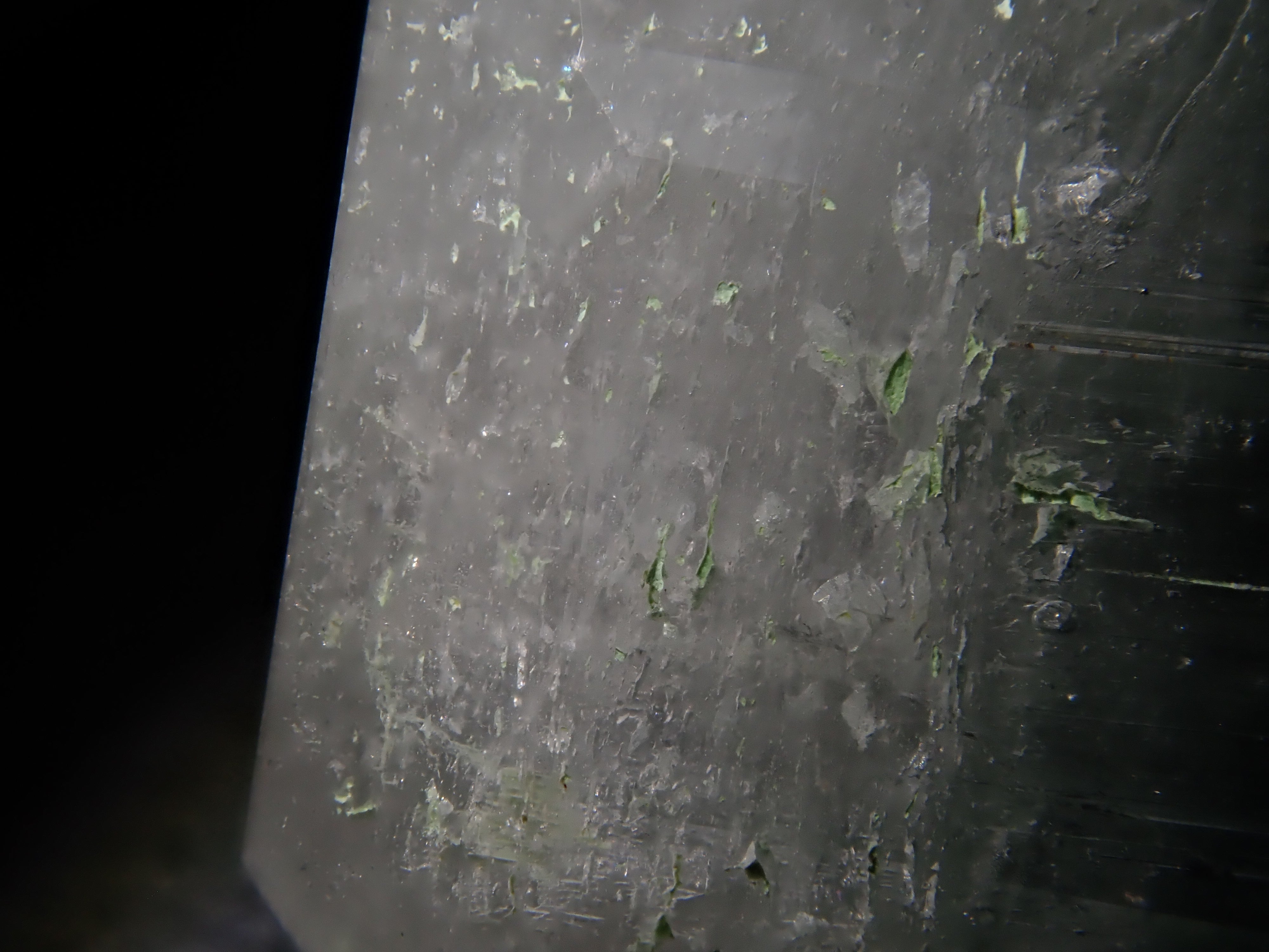 【2/11 22時販売】アフガニスタン産バイカラーベリル 9.490ctルース（虹入り）