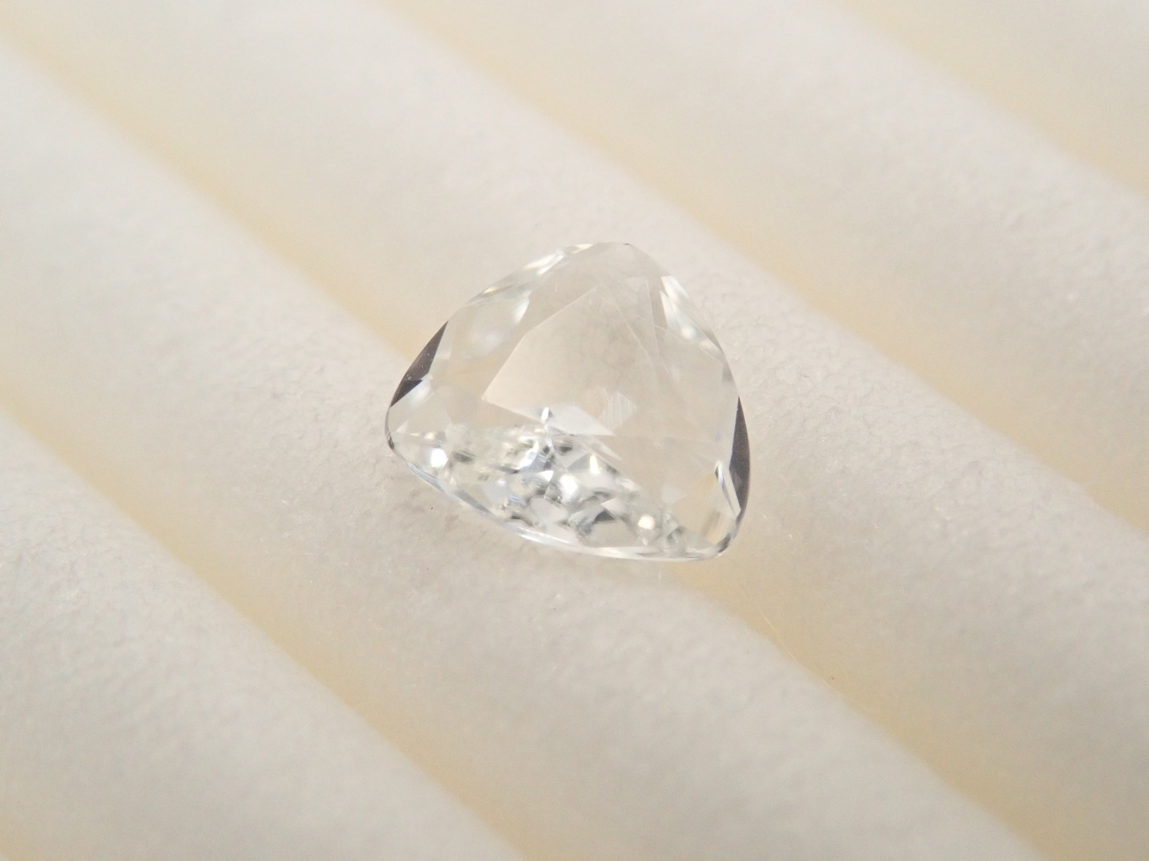 【抽選販売0216_10】スリランカ産フォルステライト 0.231ctルース 日独