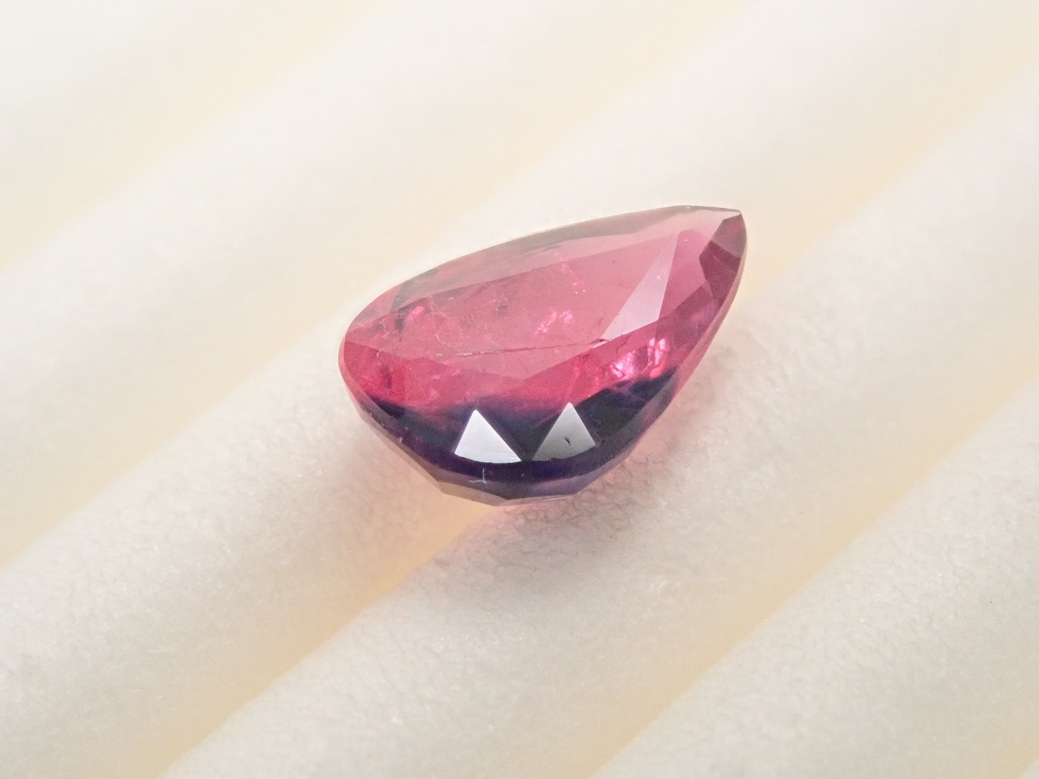 タンザニア・ウィンザー産バイカラーサファイア 0.745ctルース