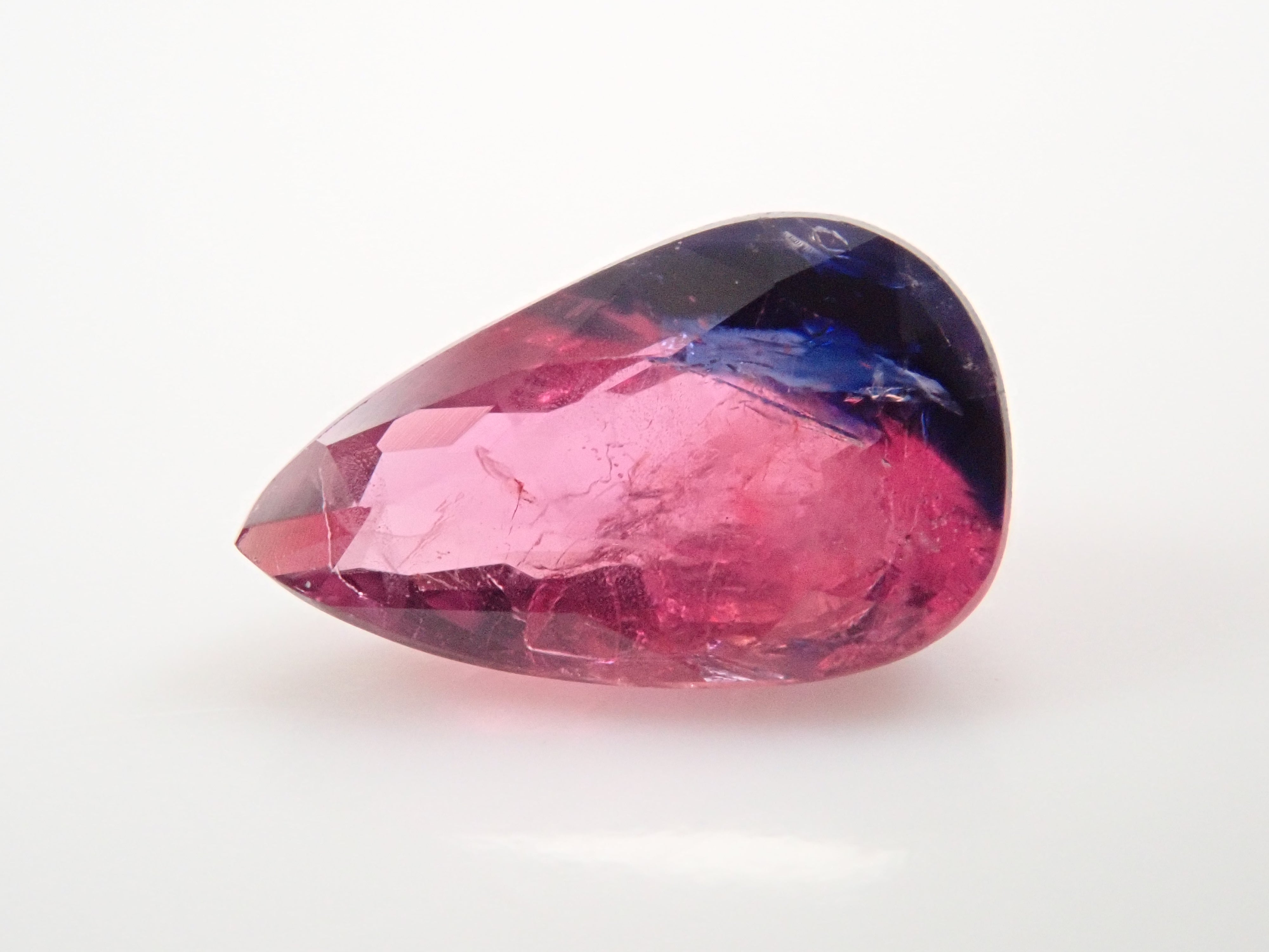 タンザニア・ウィンザー産バイカラーサファイア 0.745ctルース