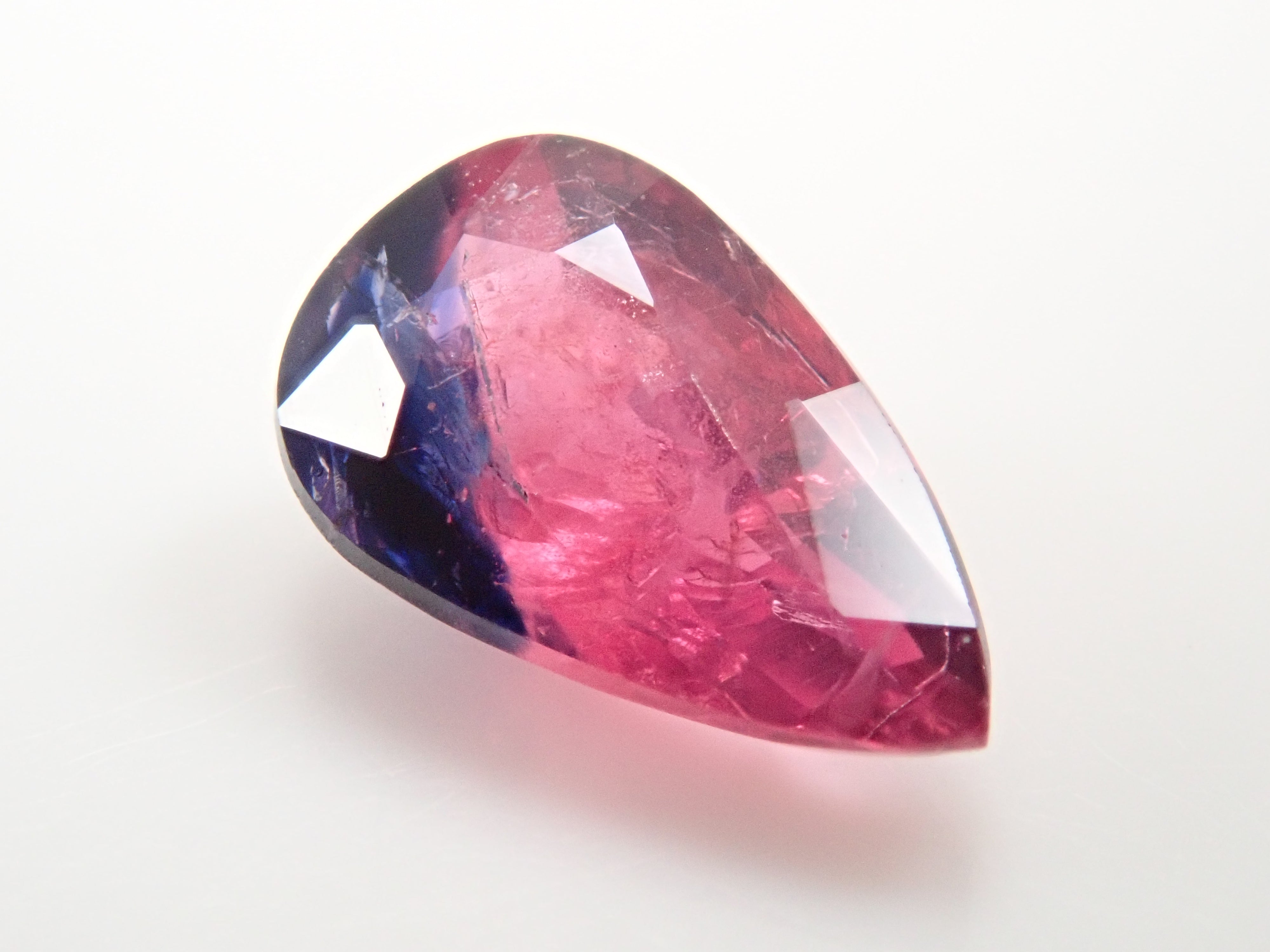 タンザニア・ウィンザー産バイカラーサファイア 0.745ctルース