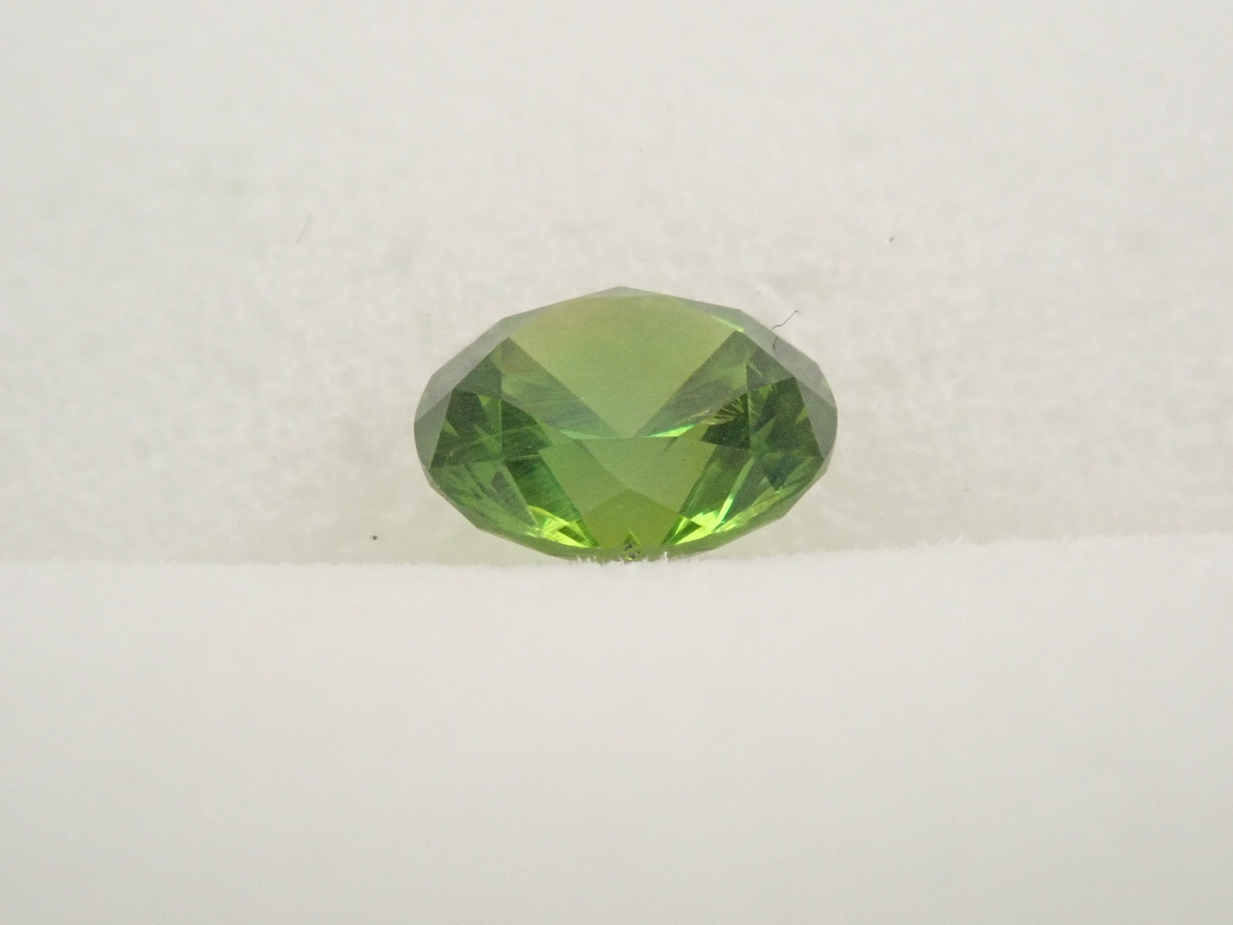 【2/11 22時販売】ロシア産デマントイドガーネット（ホーステール認む） 5.1mm/0.664ctルース