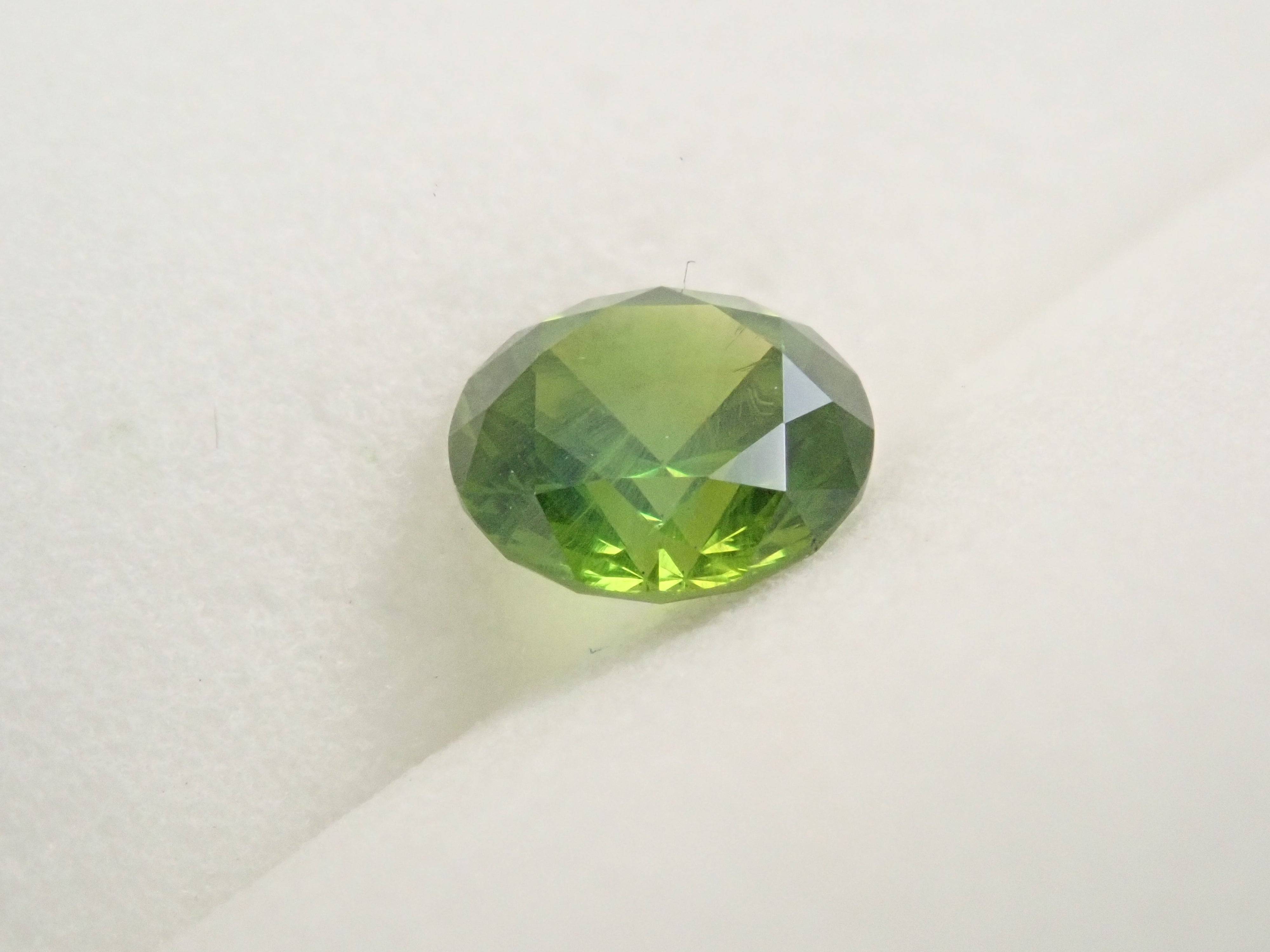 【2/11 22時販売】ロシア産デマントイドガーネット（ホーステール認む） 5.1mm/0.664ctルース