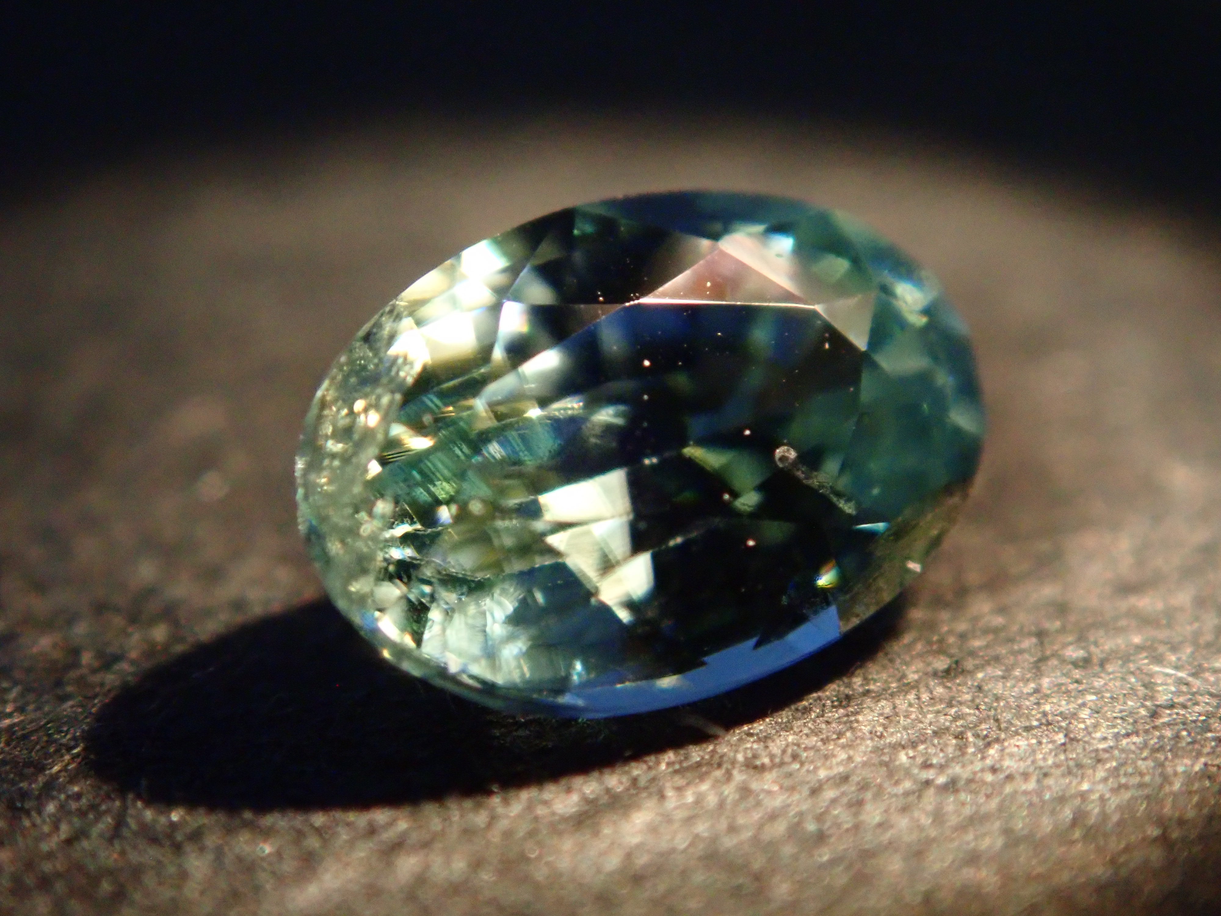 【2/13 22時販売】ミャンマー産カラーチェンジジルコン 0.439ctルース