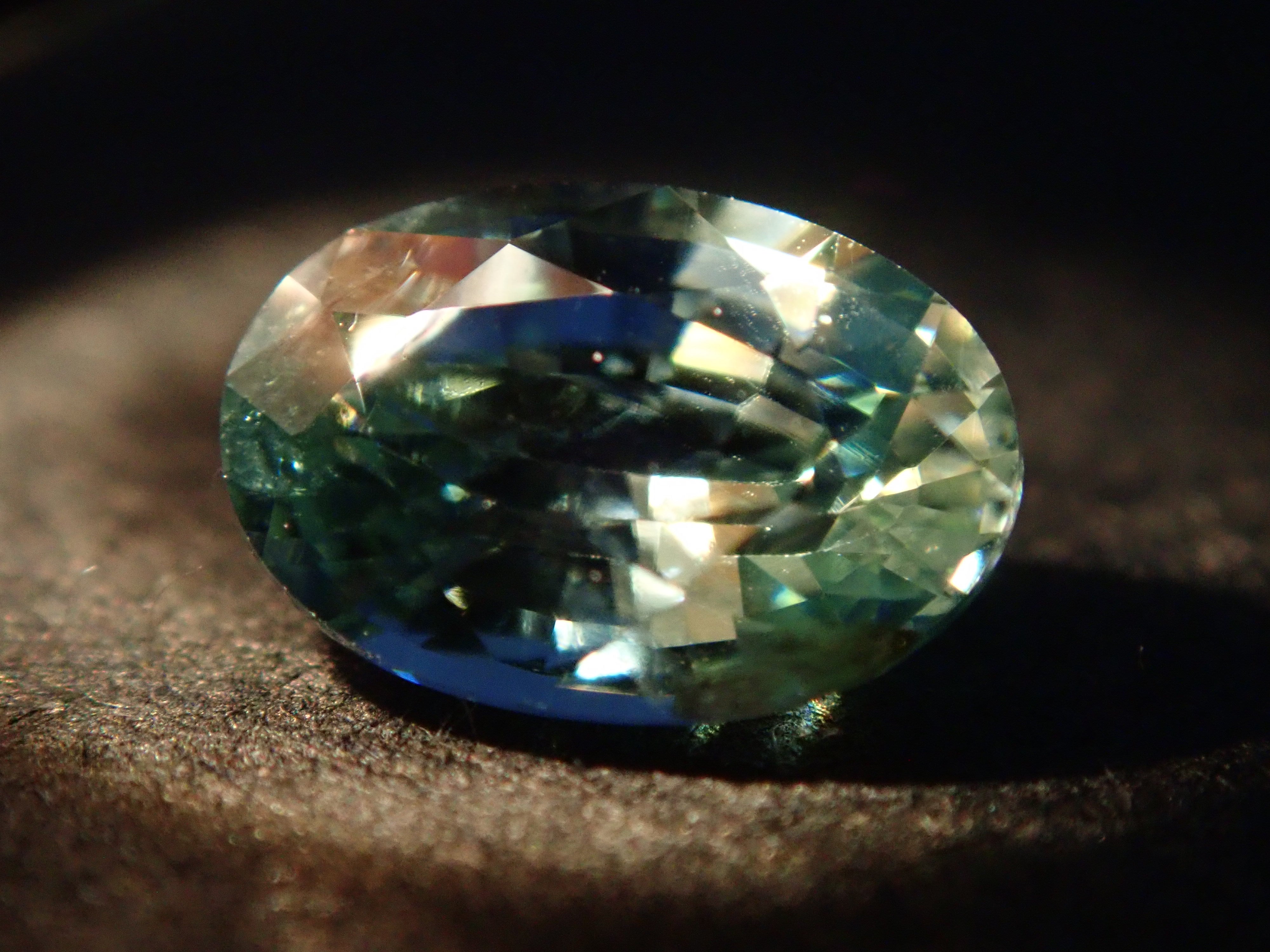 【2/13 22時販売】ミャンマー産カラーチェンジジルコン 0.439ctルース