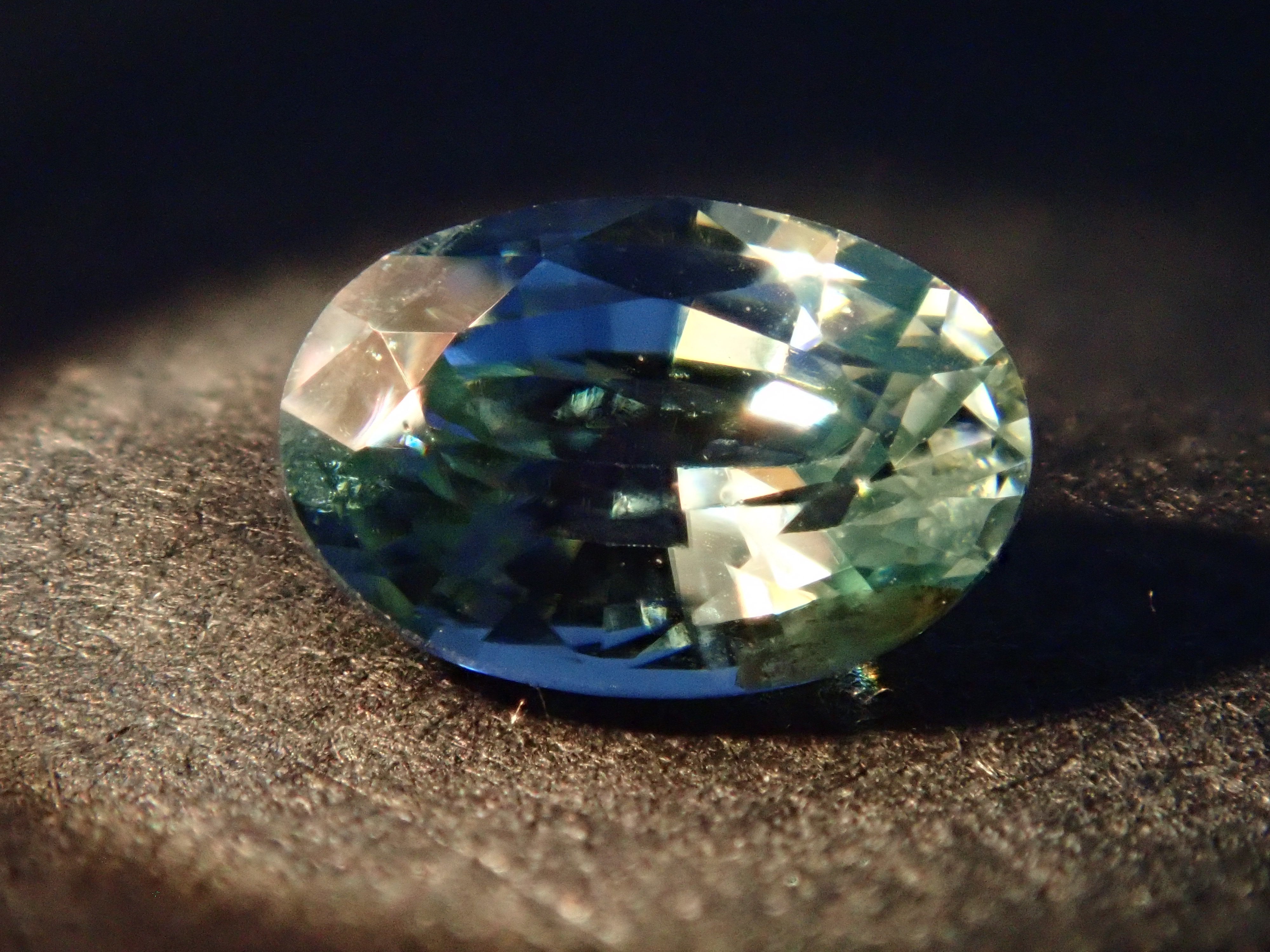 【2/13 22時販売】ミャンマー産カラーチェンジジルコン 0.439ctルース