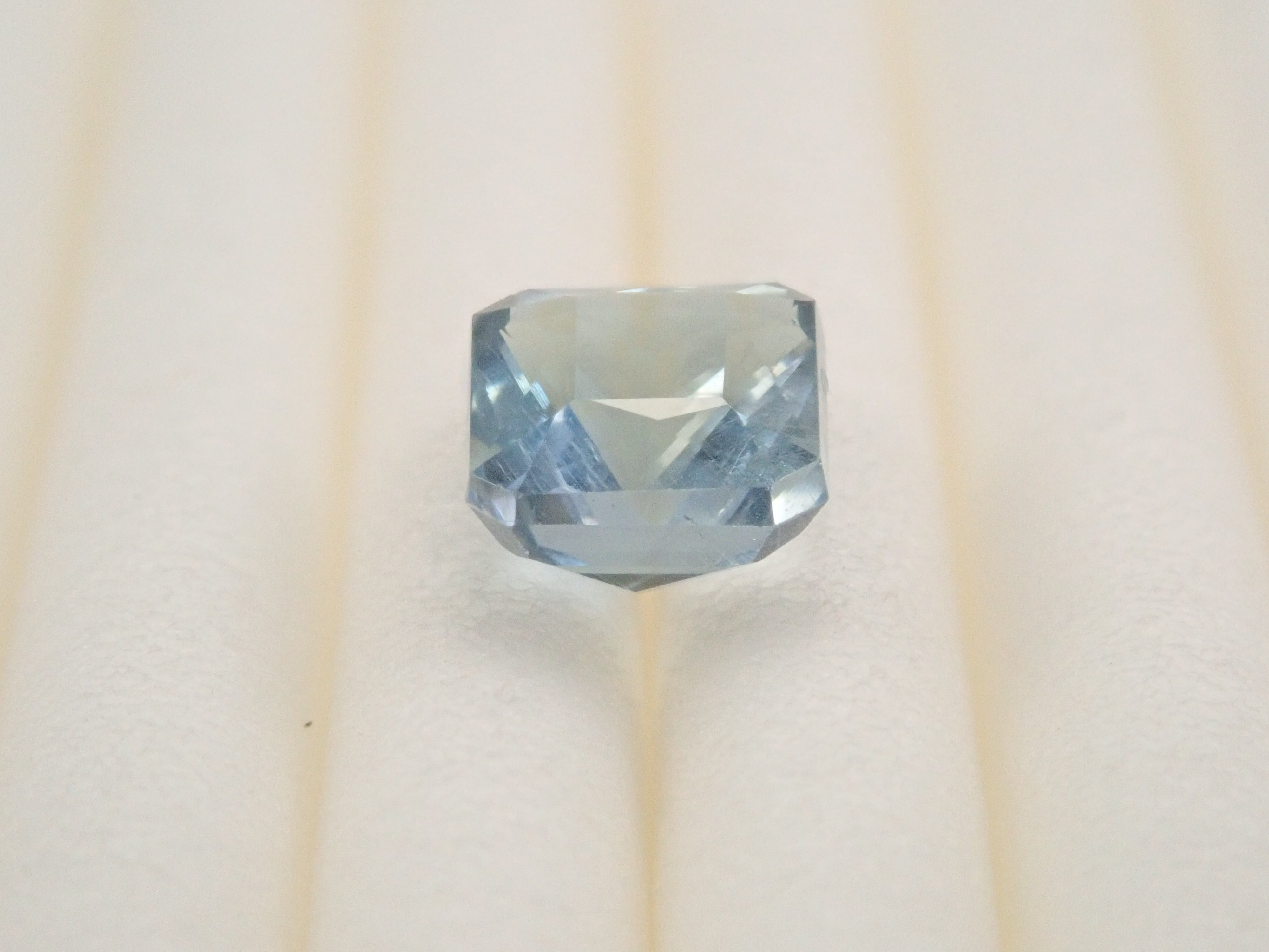 辛巴威磷灰石（UV型）0.703克拉散石