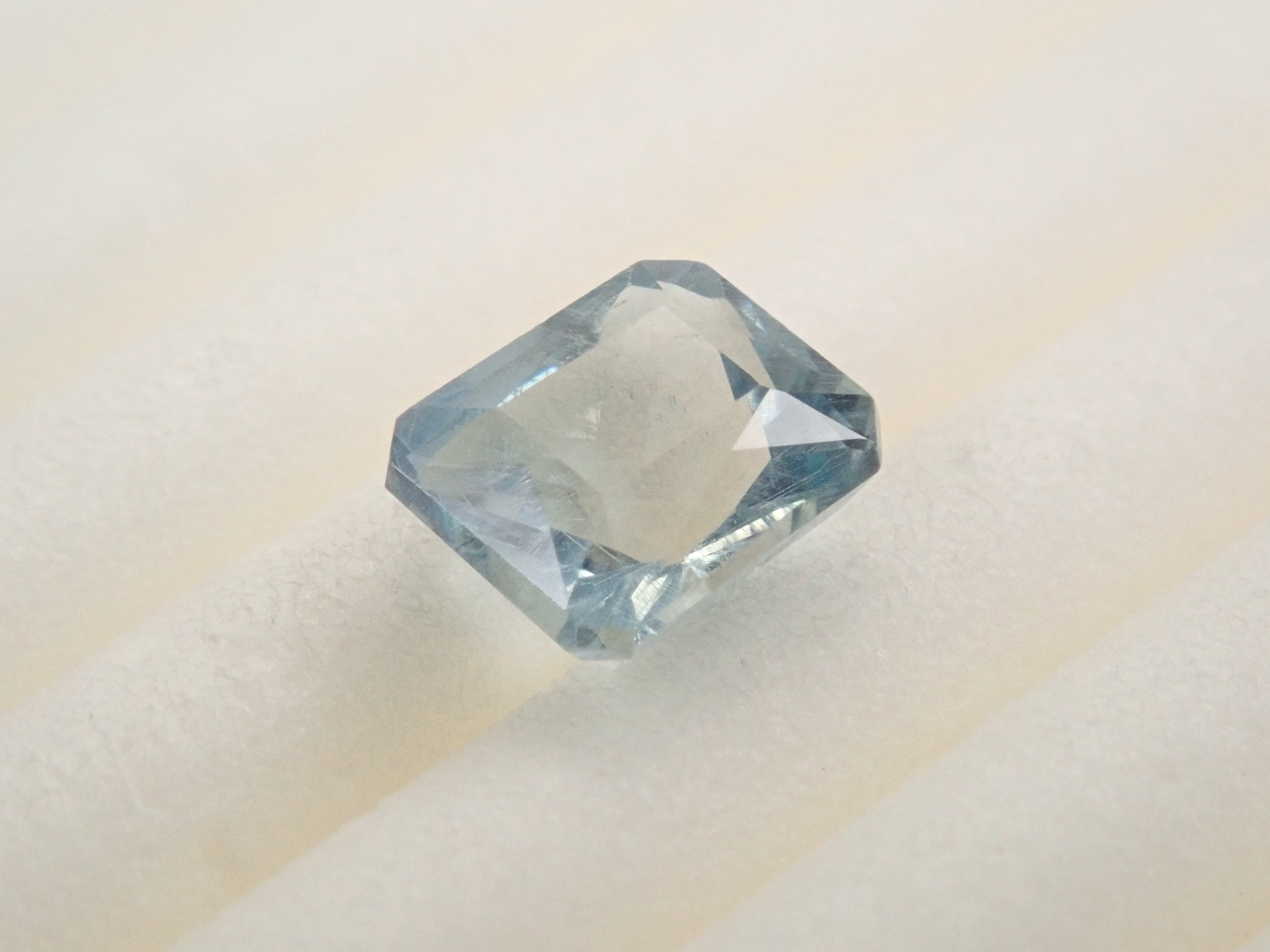 辛巴威磷灰石（UV型）0.703克拉散石