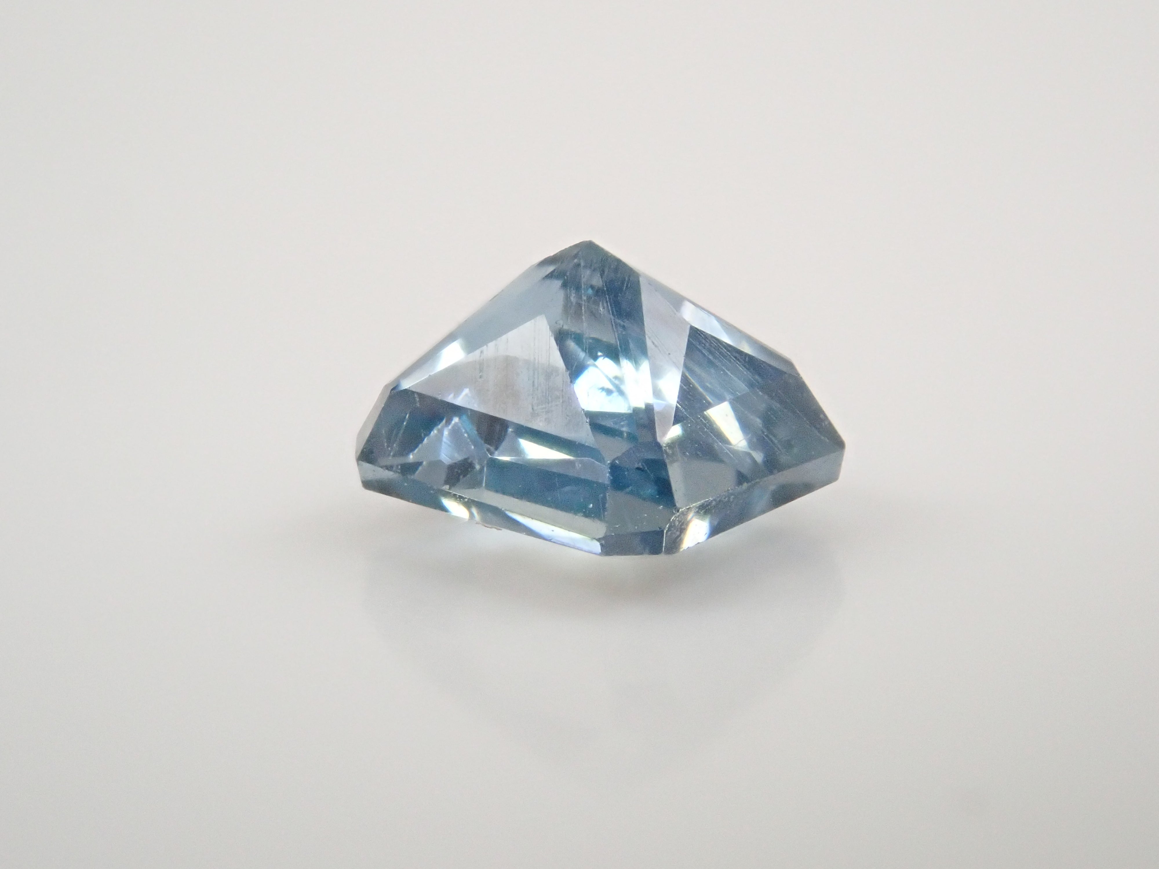 辛巴威磷灰石（UV型）0.703克拉散石