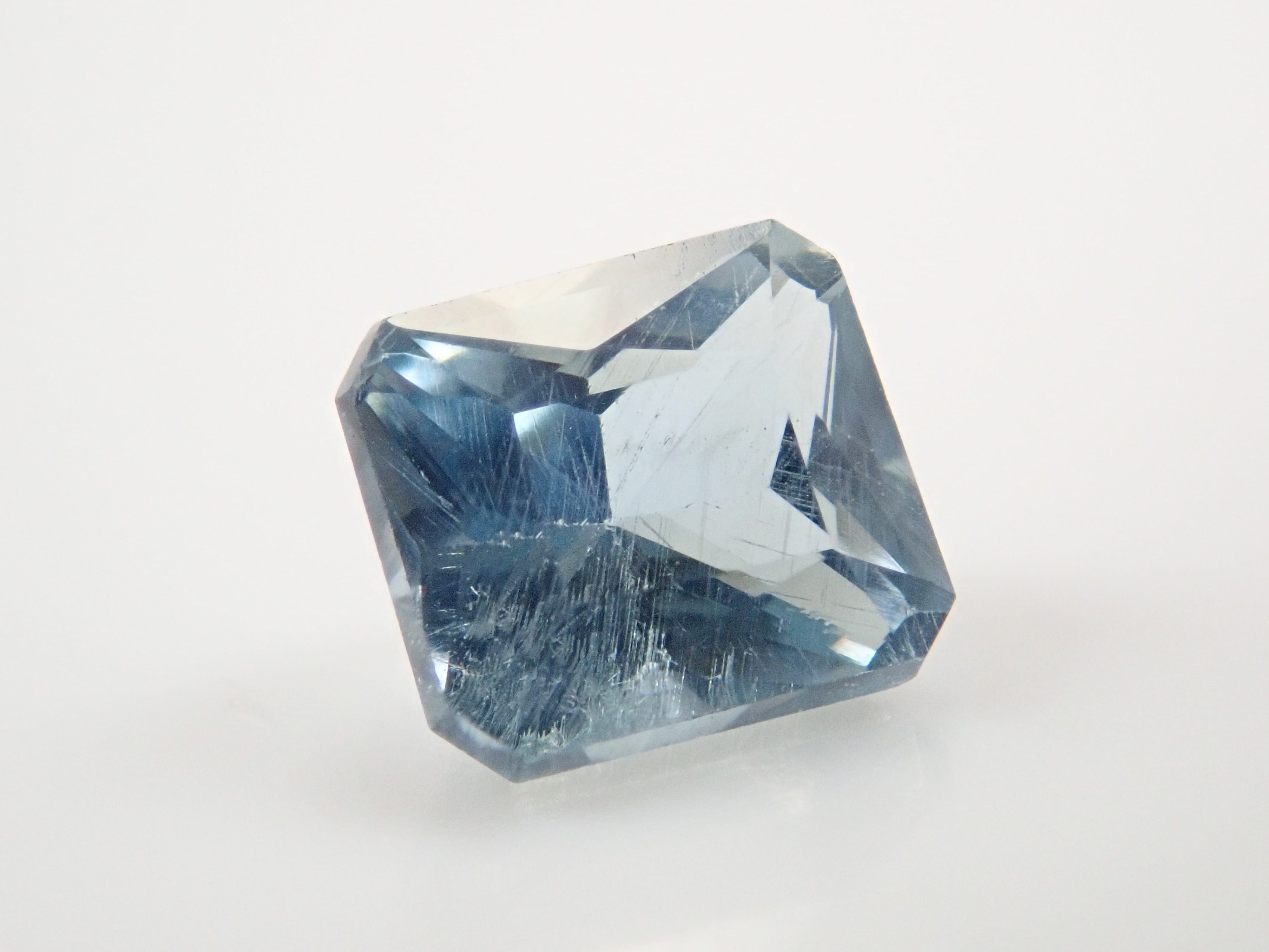 辛巴威磷灰石（UV型）0.703克拉散石