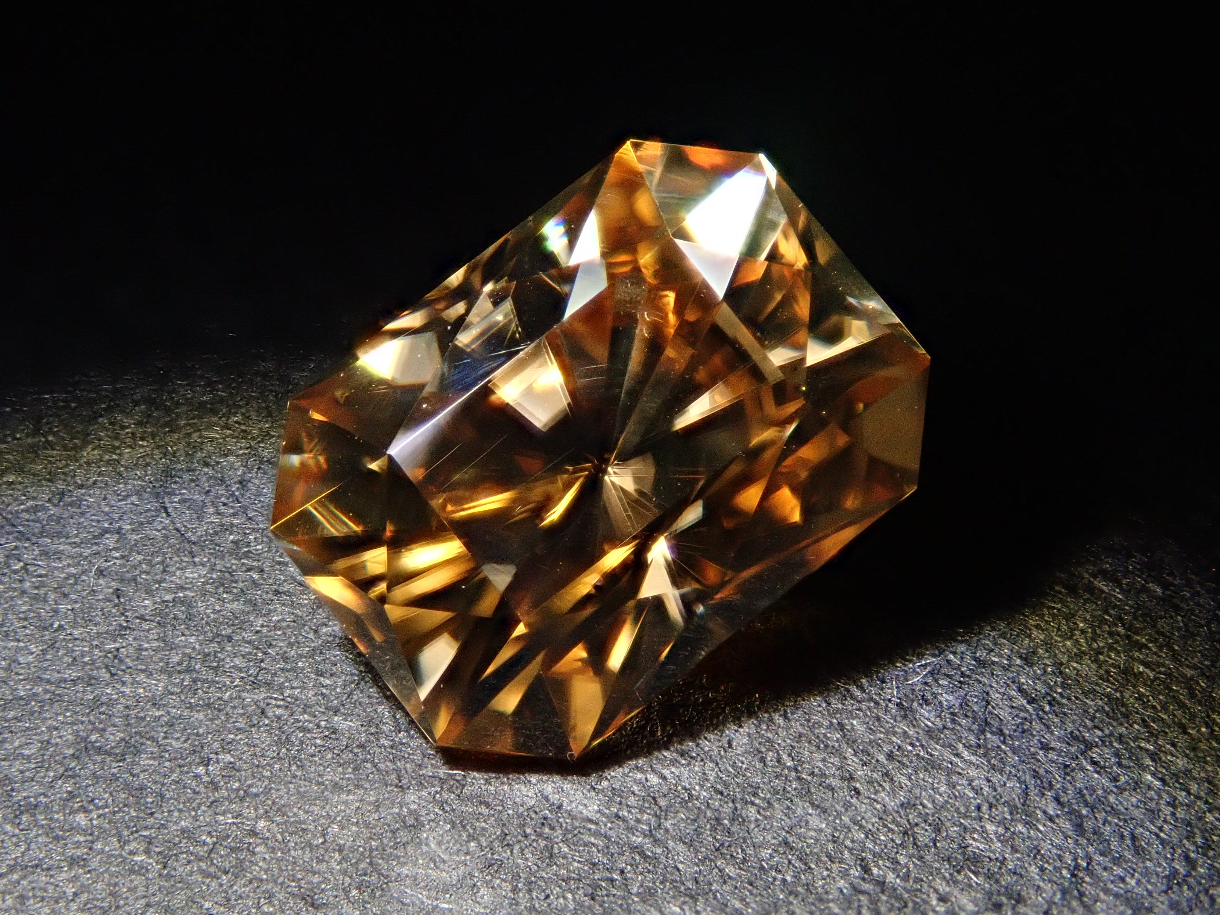 【2/13 22時販売】カンボジア産ジルコン 2.495ctルース