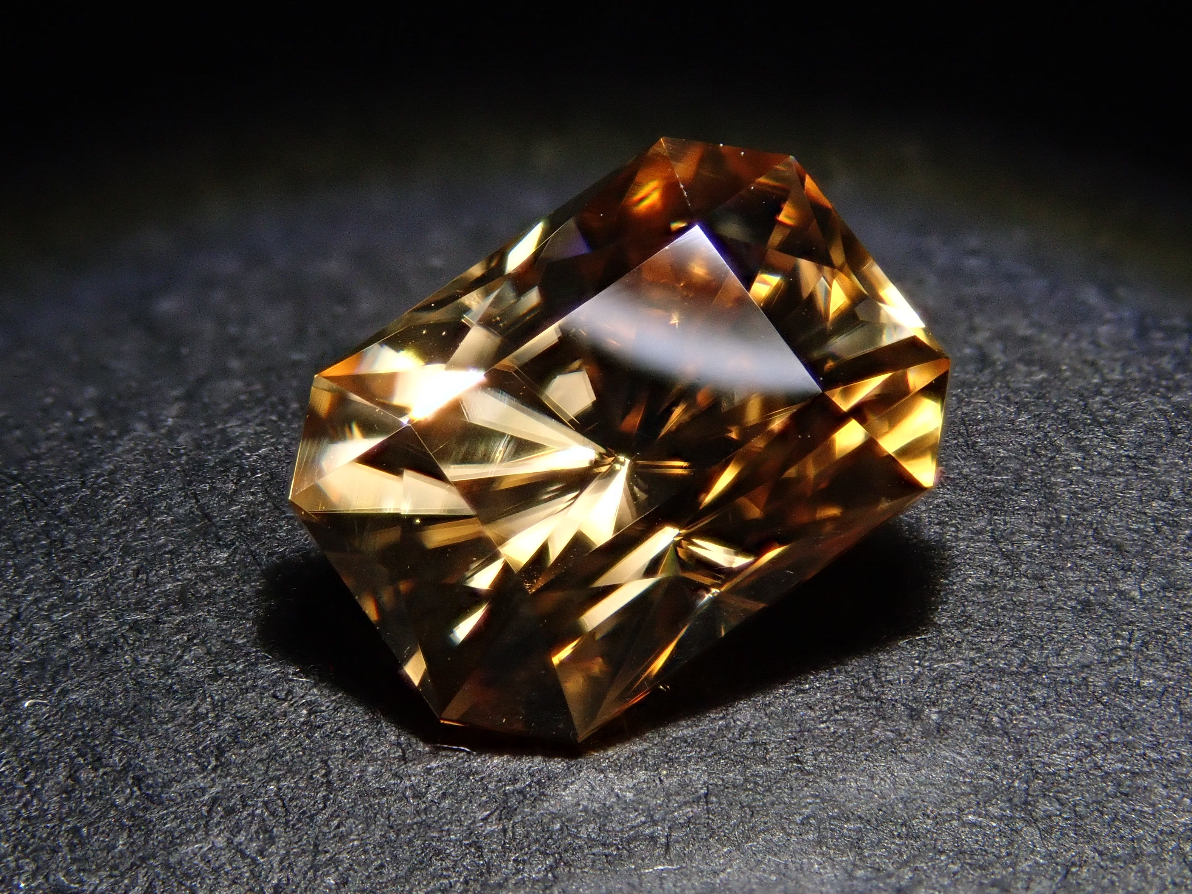 【2/13 22時販売】カンボジア産ジルコン 2.495ctルース