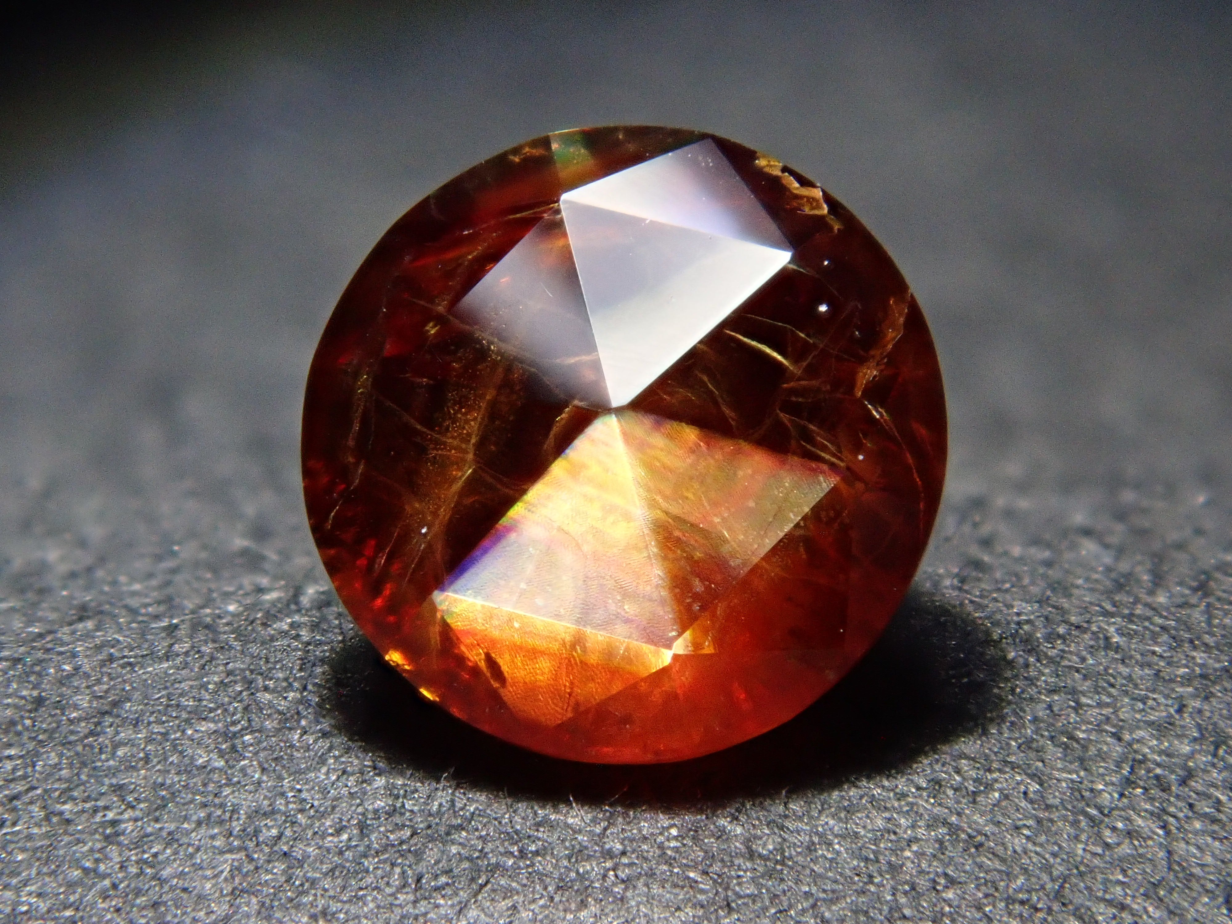 【2/13 22時販売】奈良県天川村産レインボーガーネット（アンドラダイトガーネット） 4.8mm/0.612ctルース