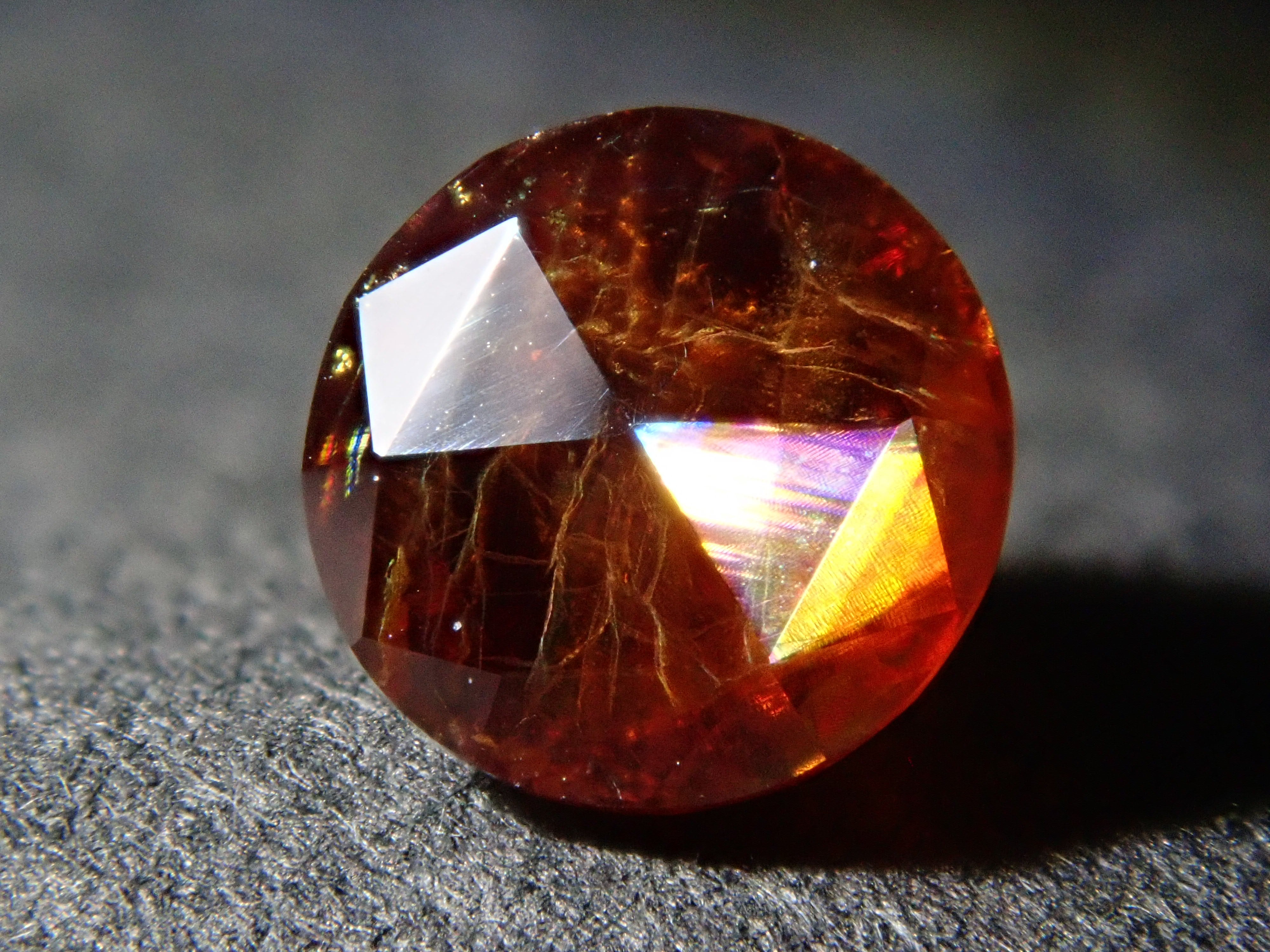 【2/13 22時販売】奈良県天川村産レインボーガーネット（アンドラダイトガーネット） 4.8mm/0.612ctルース