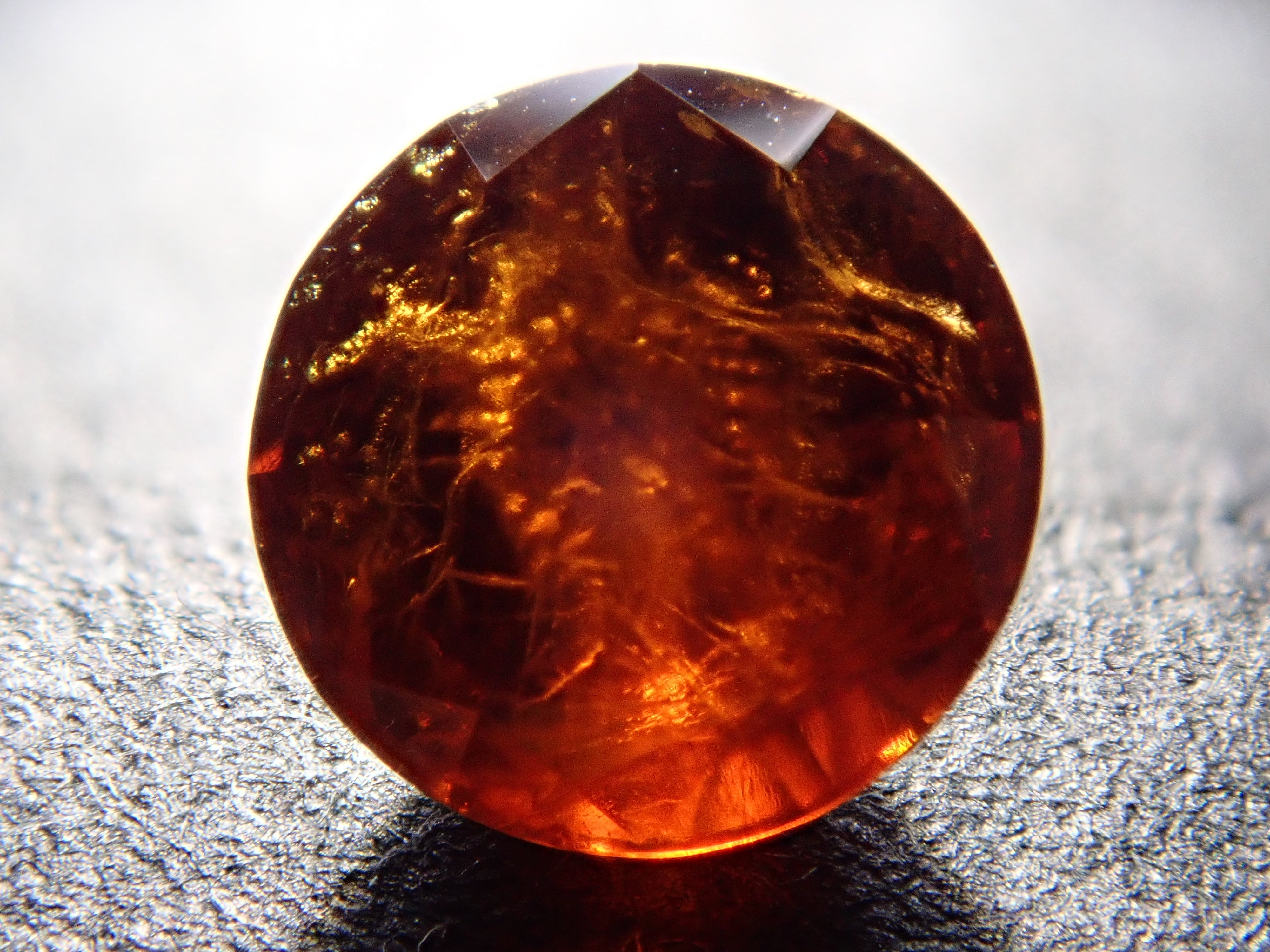 【2/13 22時販売】奈良県天川村産レインボーガーネット（アンドラダイトガーネット） 4.8mm/0.612ctルース