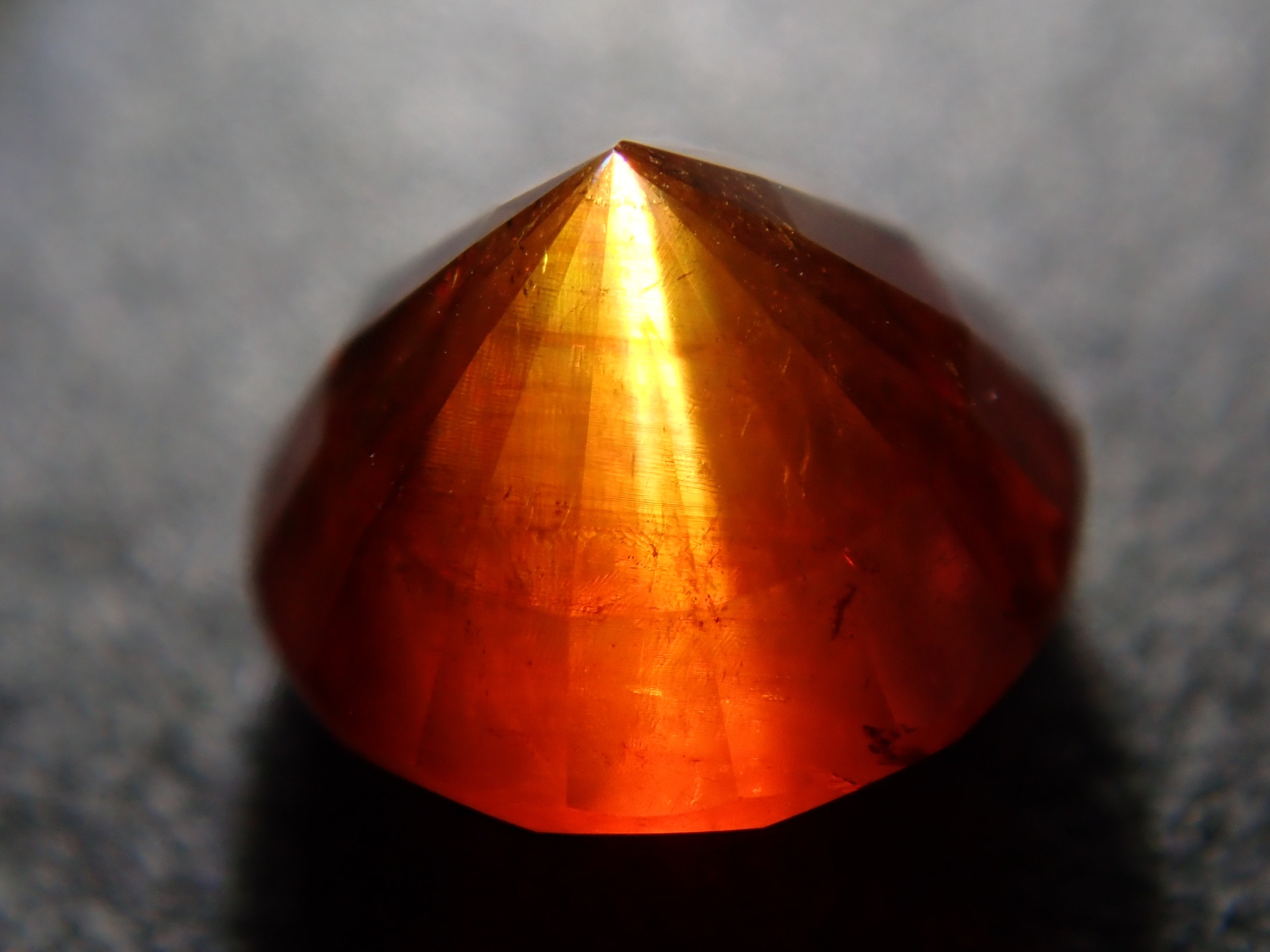 【2/13 22時販売】奈良県天川村産レインボーガーネット（アンドラダイトガーネット） 4.8mm/0.612ctルース