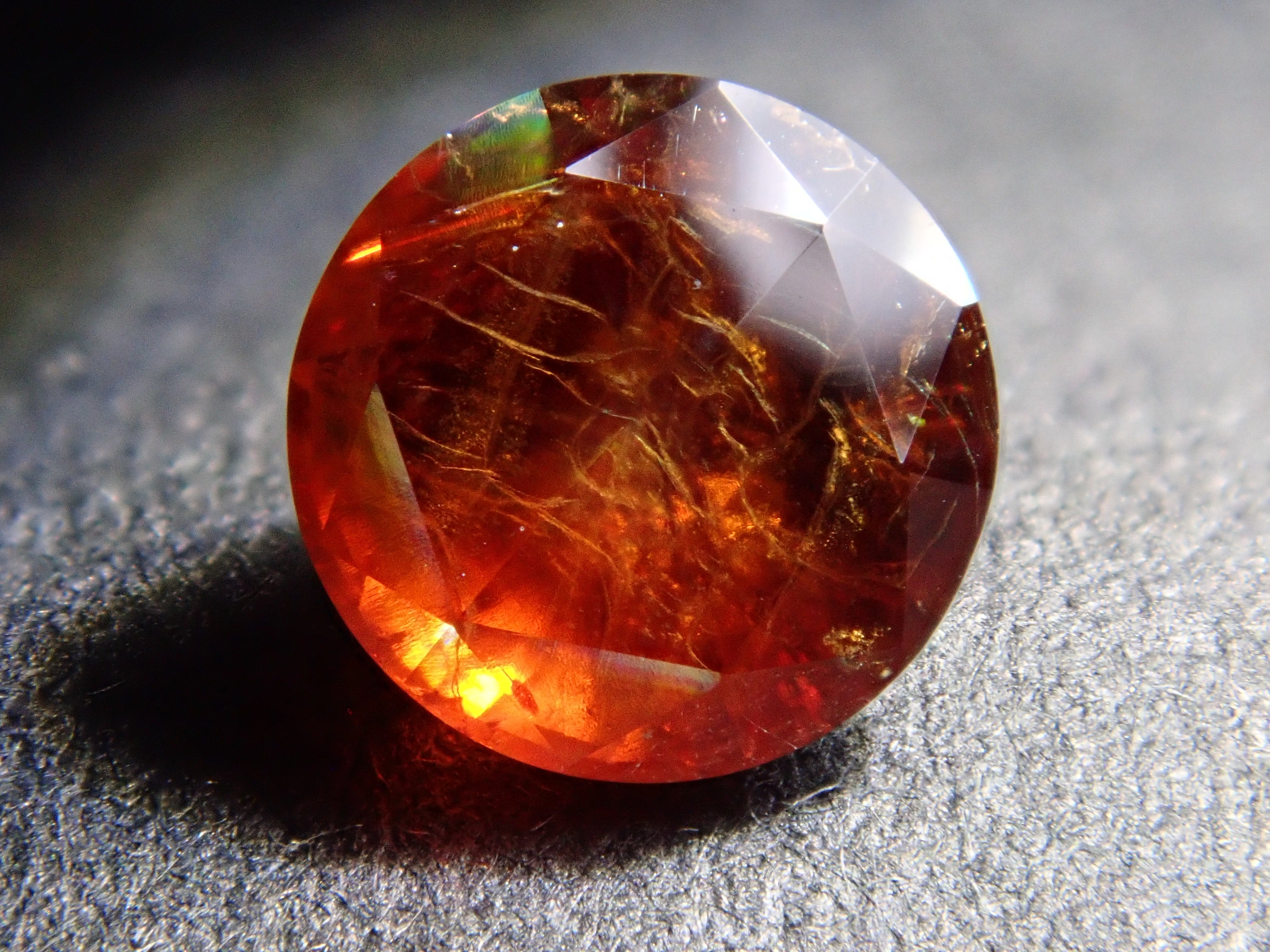 【2/13 22時販売】奈良県天川村産レインボーガーネット（アンドラダイトガーネット） 4.8mm/0.612ctルース