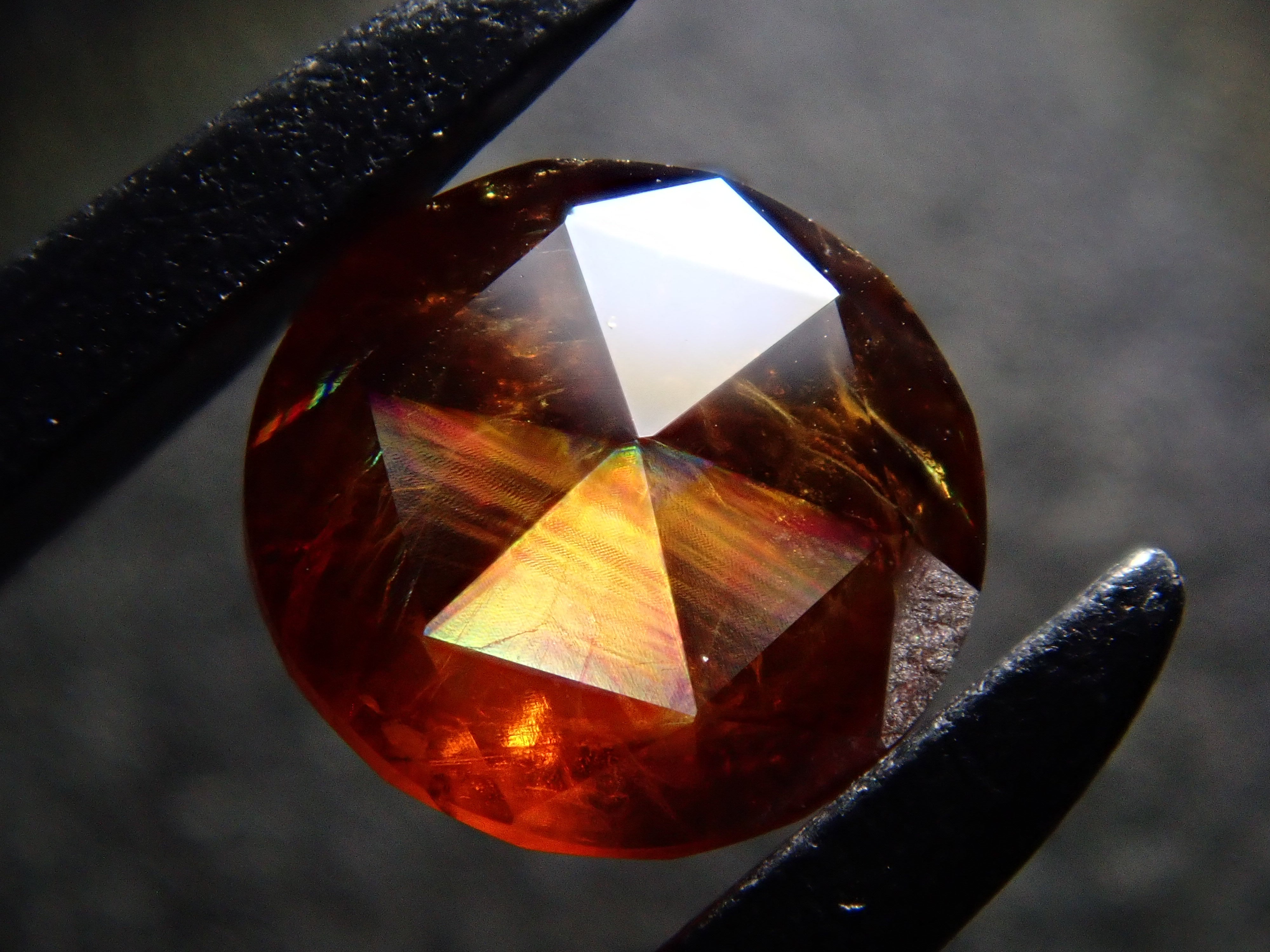 【2/13 22時販売】奈良県天川村産レインボーガーネット（アンドラダイトガーネット） 4.8mm/0.612ctルース