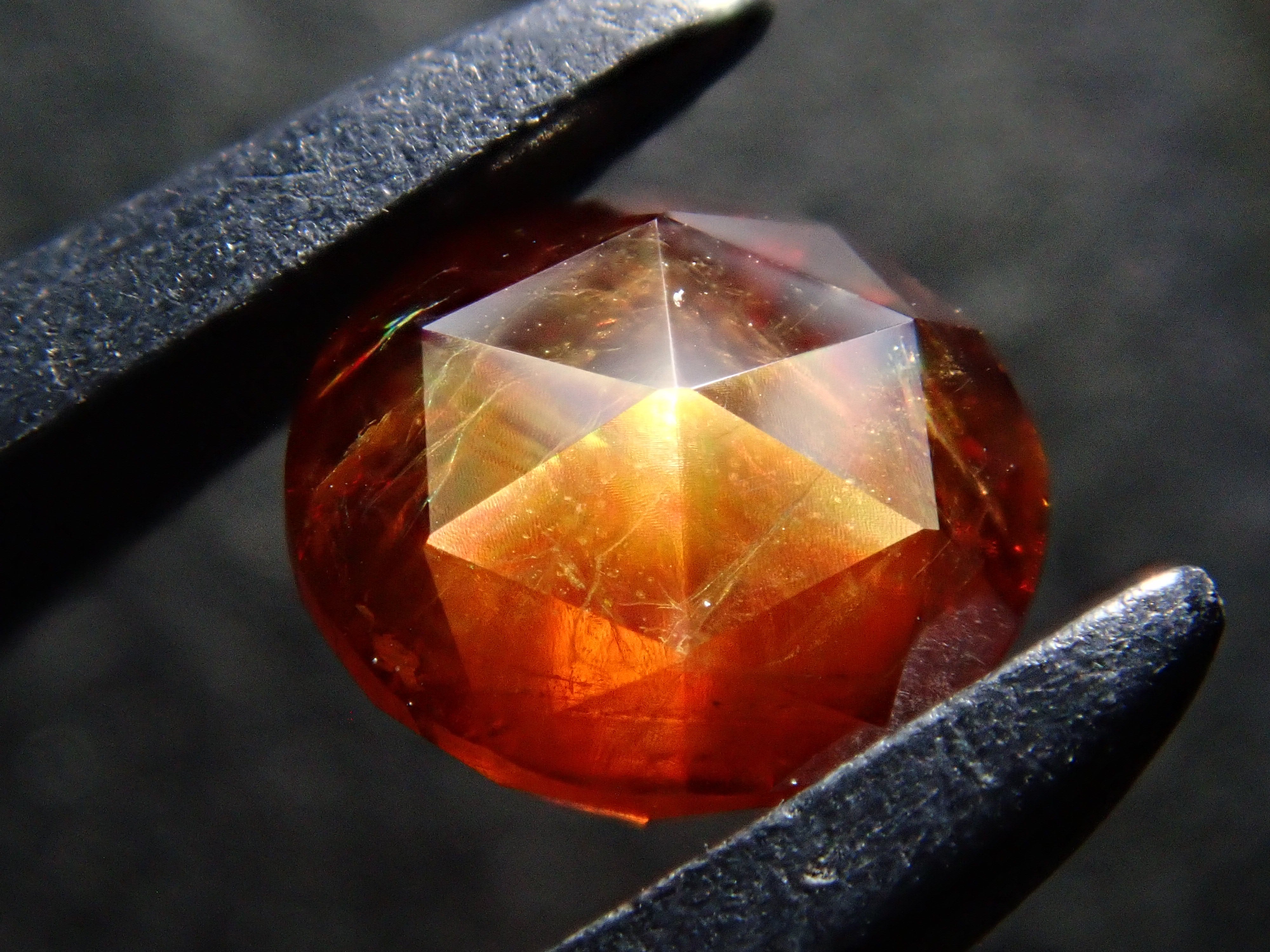 12559153掲載】奈良県天川村産レインボーガーネット（アンドラダイト