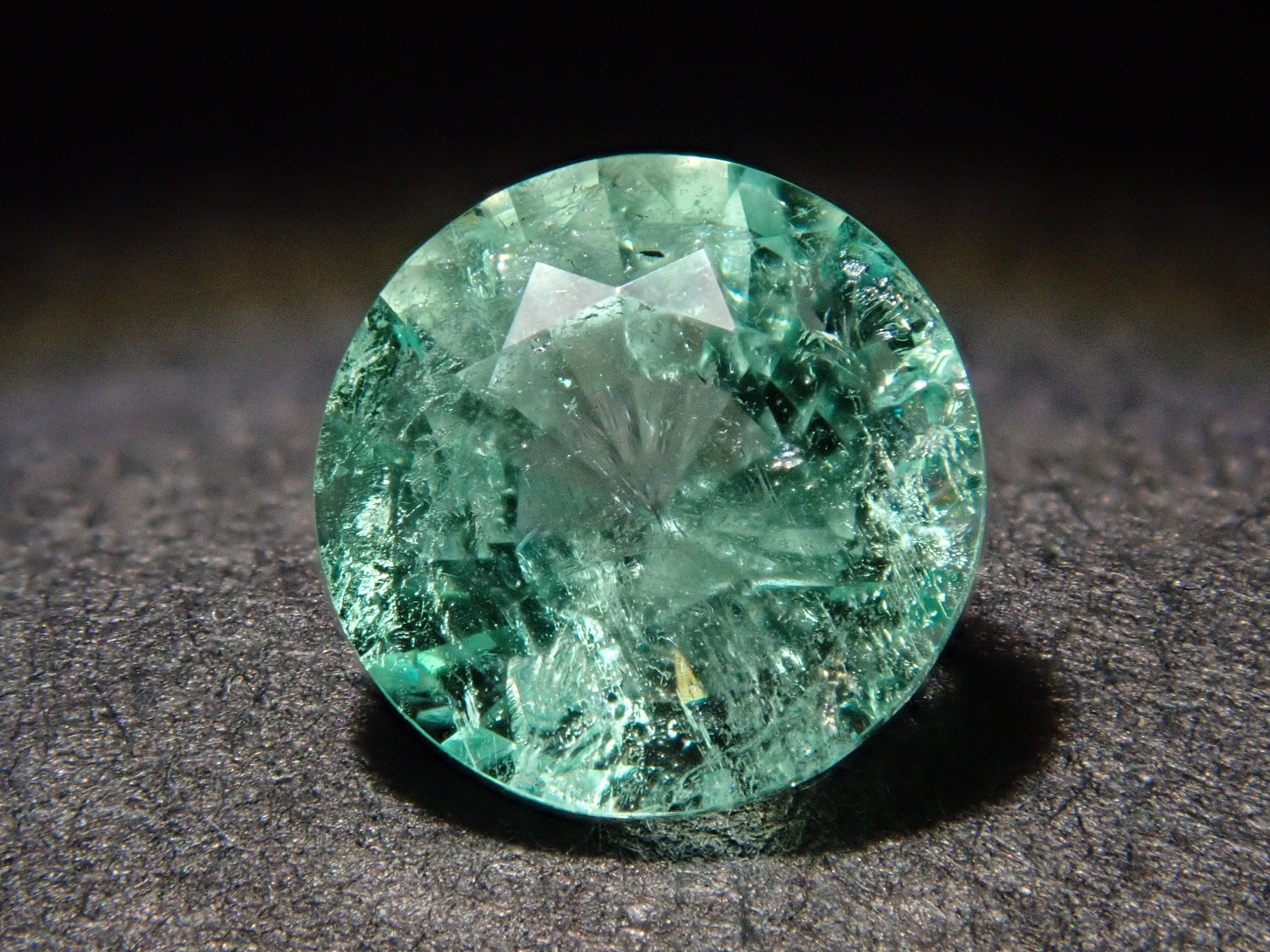 【2/13 22時販売】コロンビア産ミントカラーエメラルド 5.1mm/0.517ctルース