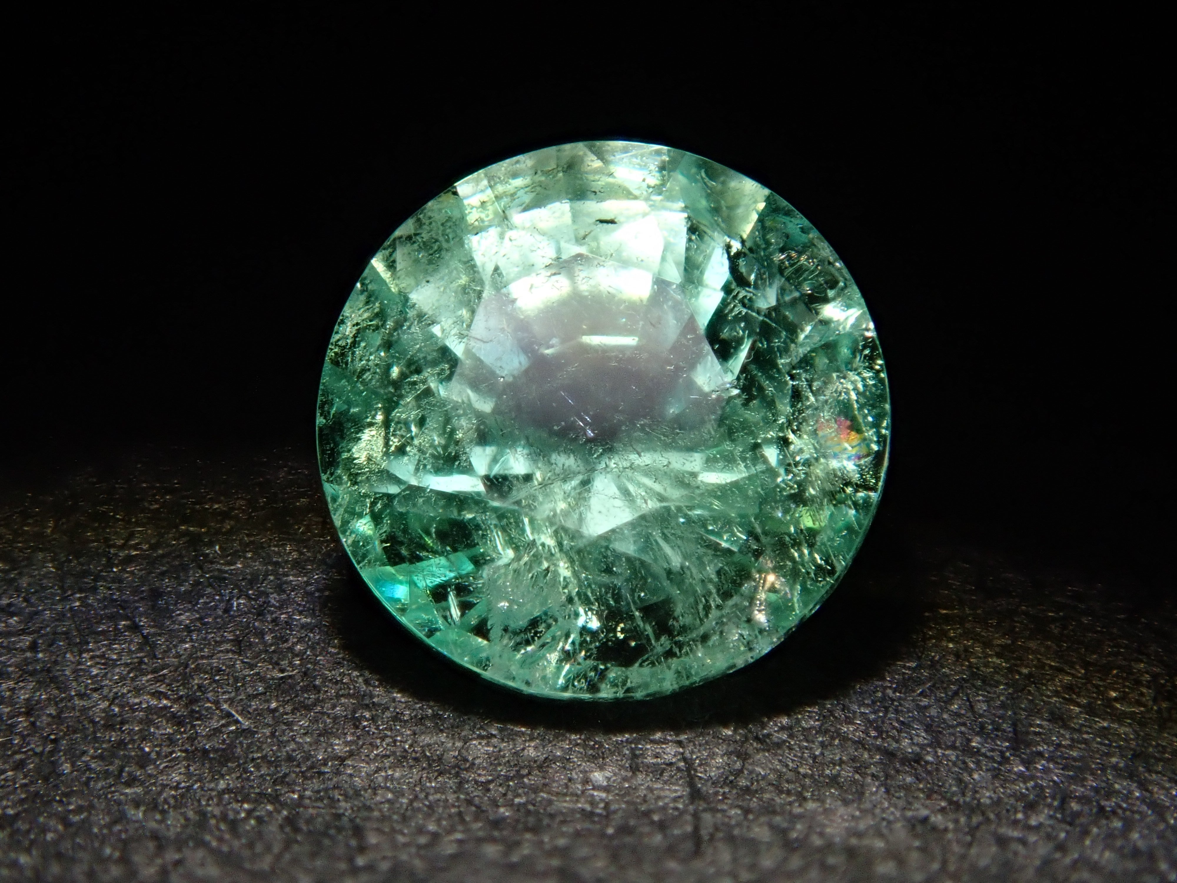 【2/13 22時販売】コロンビア産ミントカラーエメラルド 5.1mm/0.517ctルース