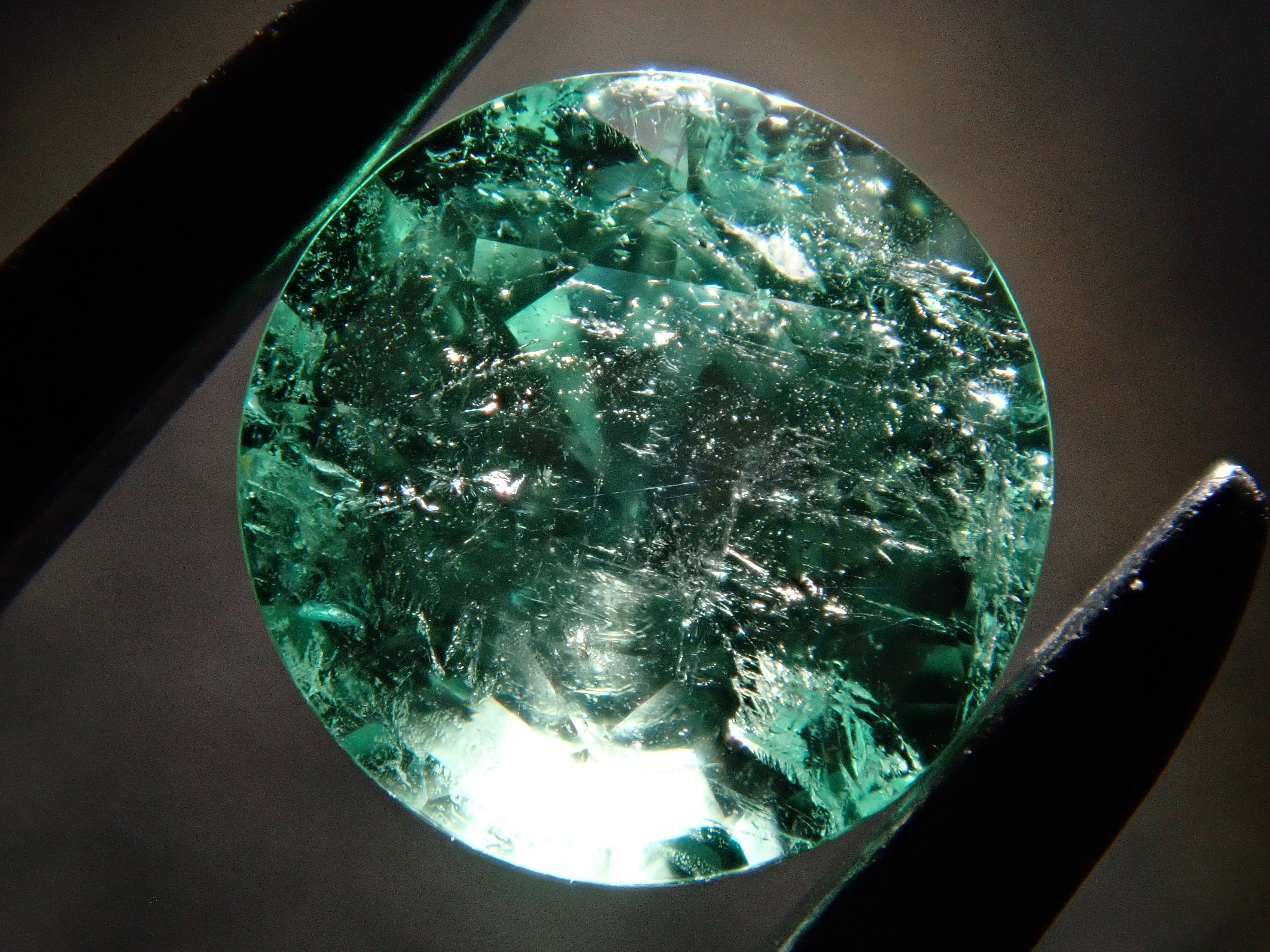 【2/13 22時販売】コロンビア産ミントカラーエメラルド 5.1mm/0.517ctルース