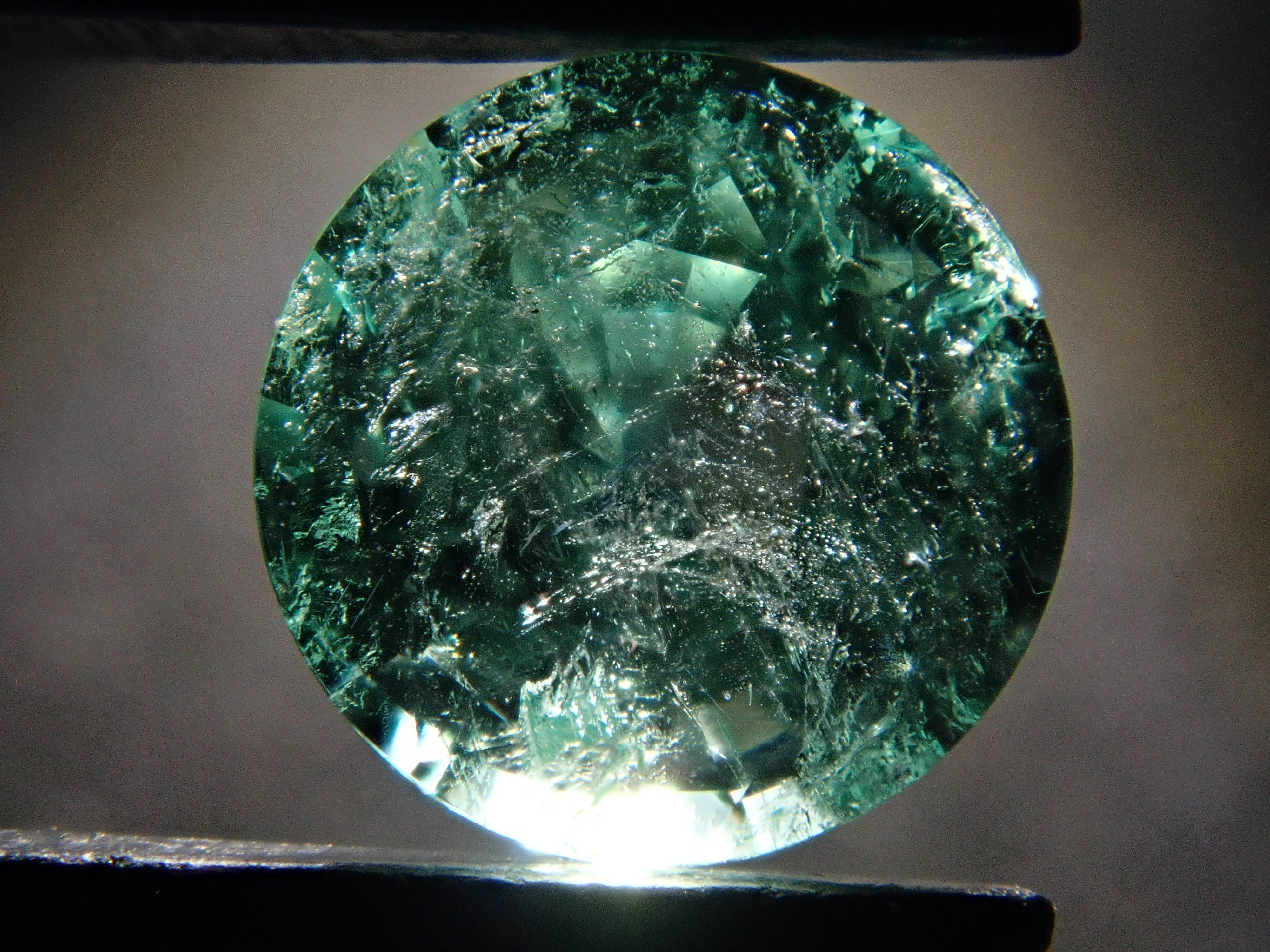 【2/13 22時販売】コロンビア産ミントカラーエメラルド 5.1mm/0.517ctルース