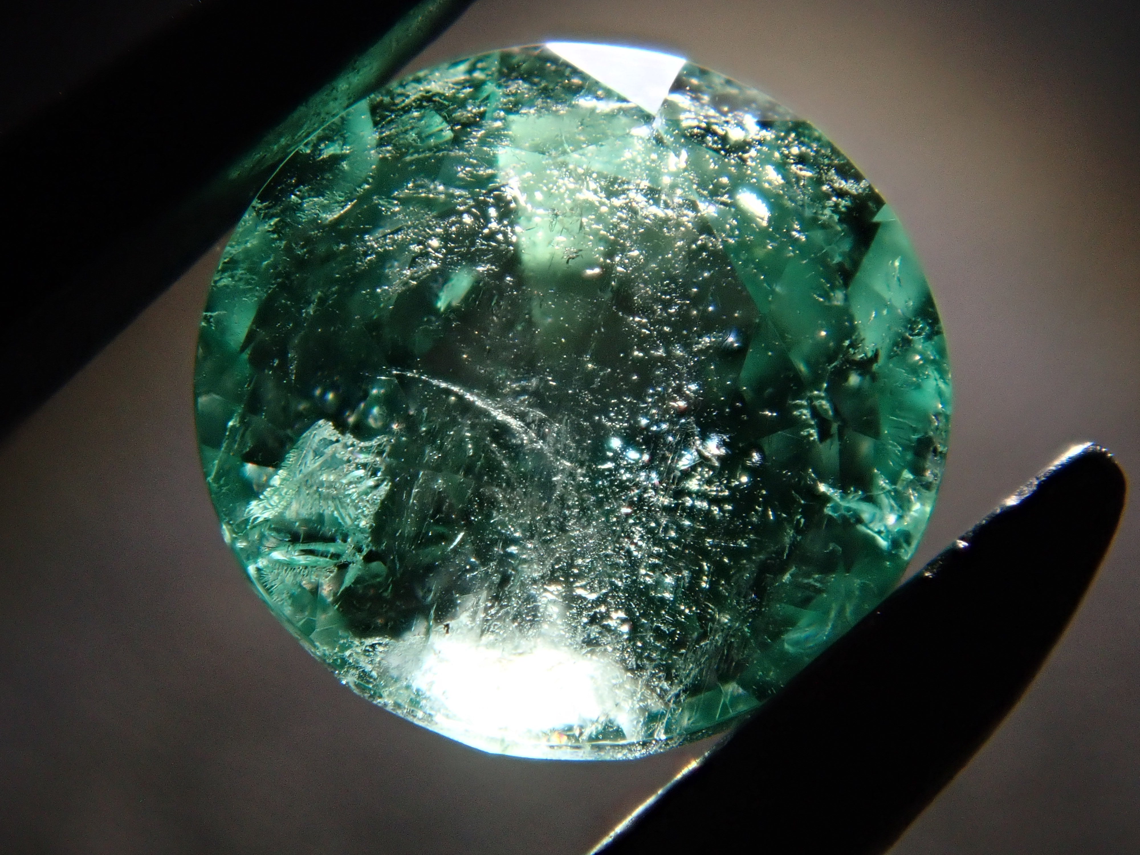 【2/13 22時販売】コロンビア産ミントカラーエメラルド 5.1mm/0.517ctルース