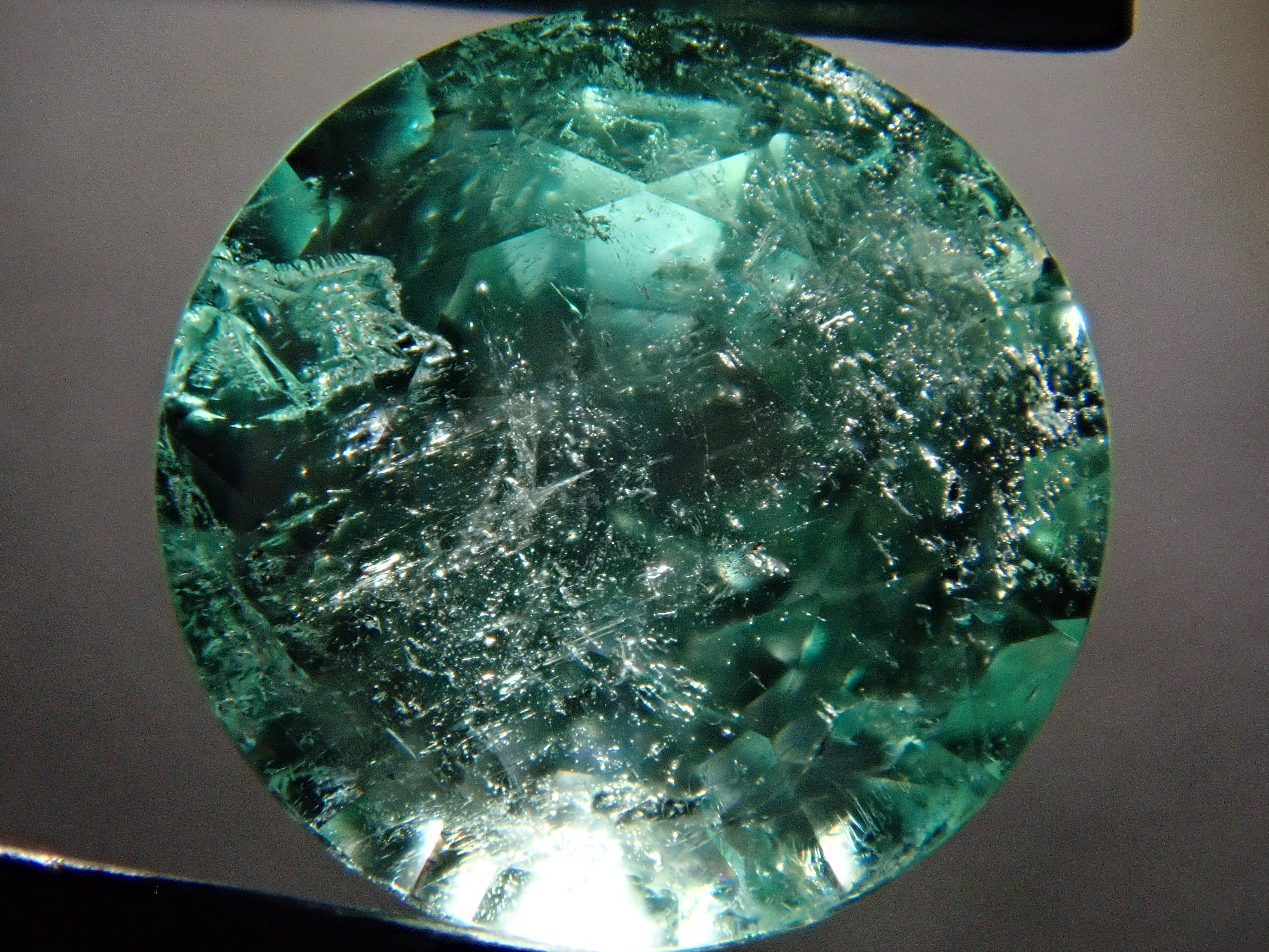 【2/13 22時販売】コロンビア産ミントカラーエメラルド 5.1mm/0.517ctルース