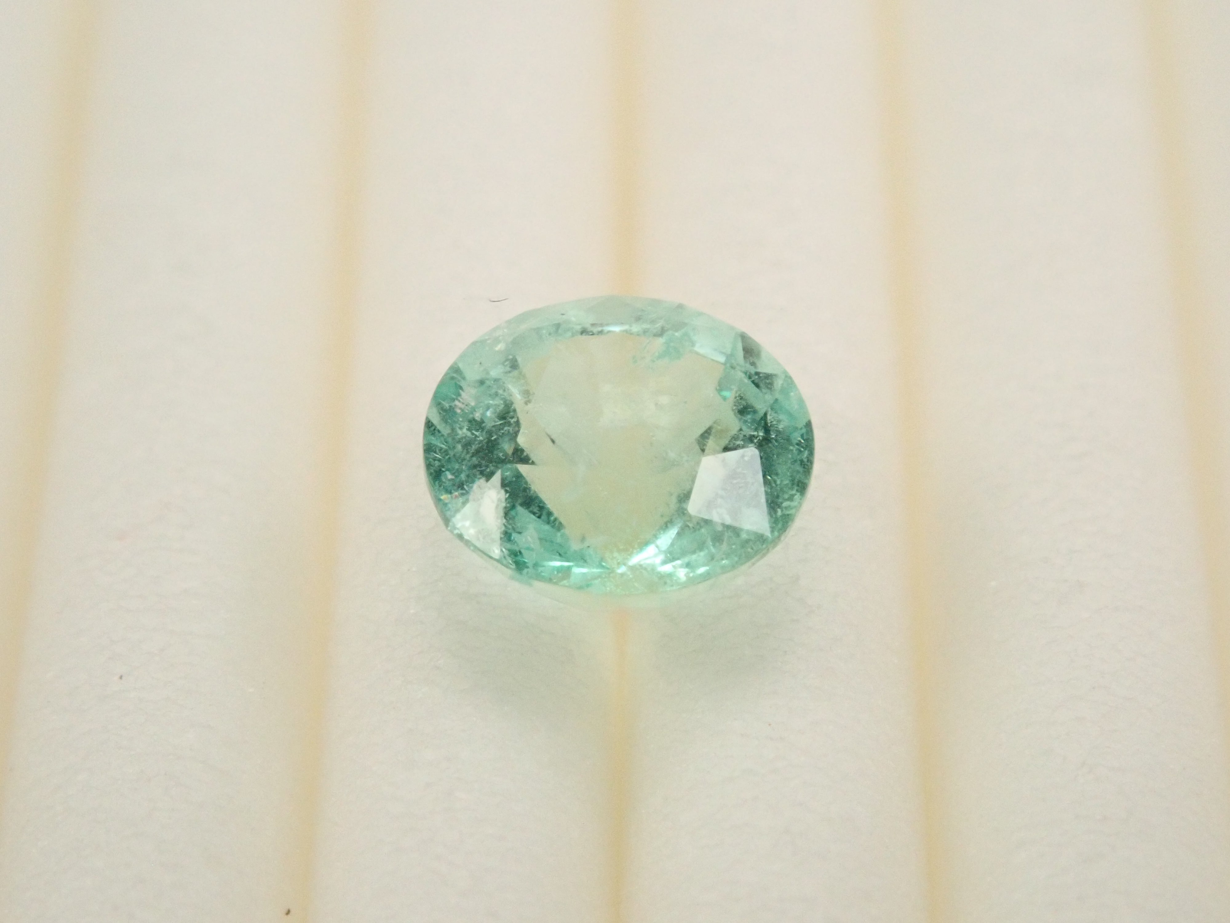 【2/13 22時販売】コロンビア産ミントカラーエメラルド 5.1mm/0.517ctルース