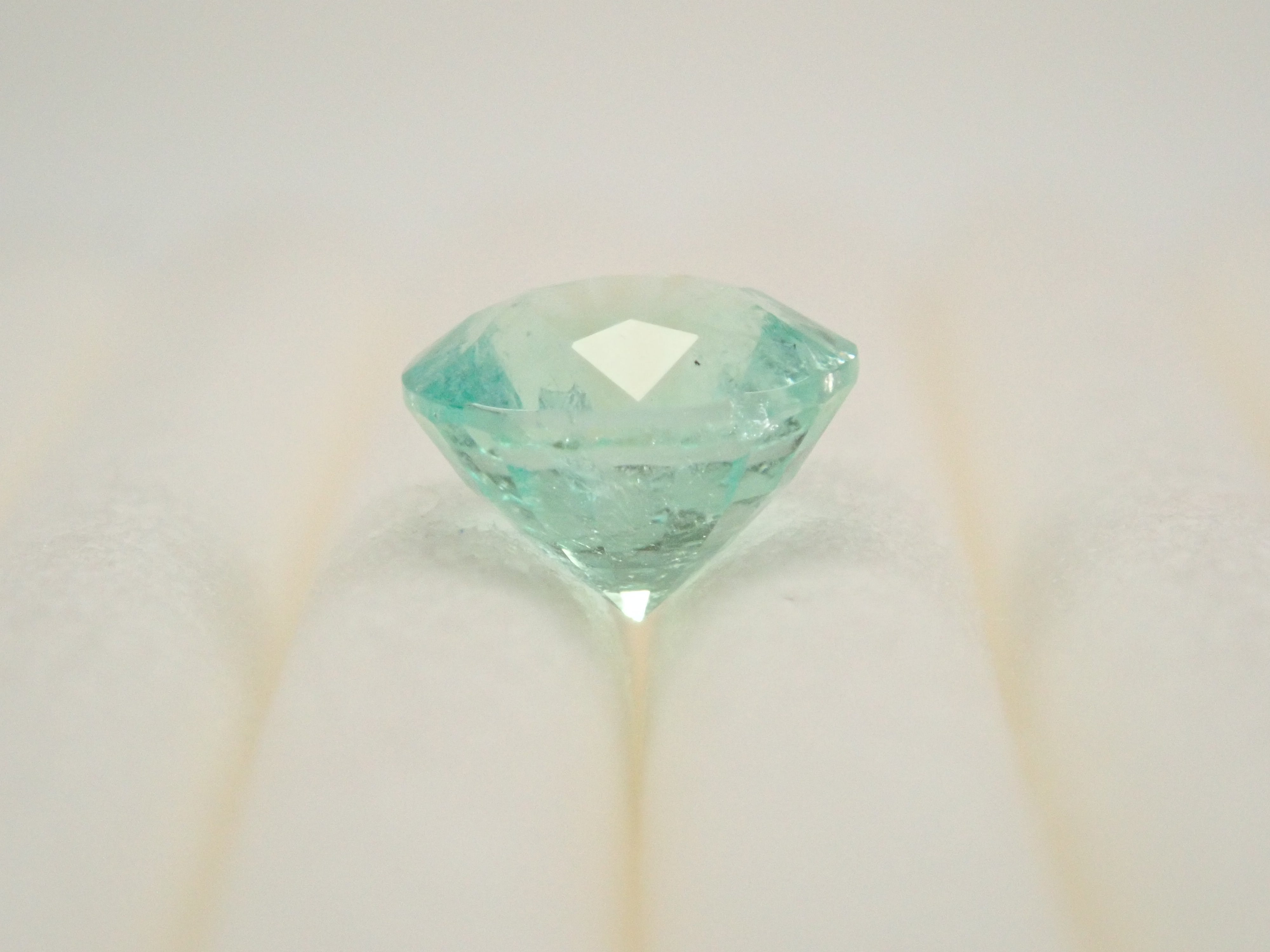 【2/13 22時販売】コロンビア産ミントカラーエメラルド 5.1mm/0.517ctルース