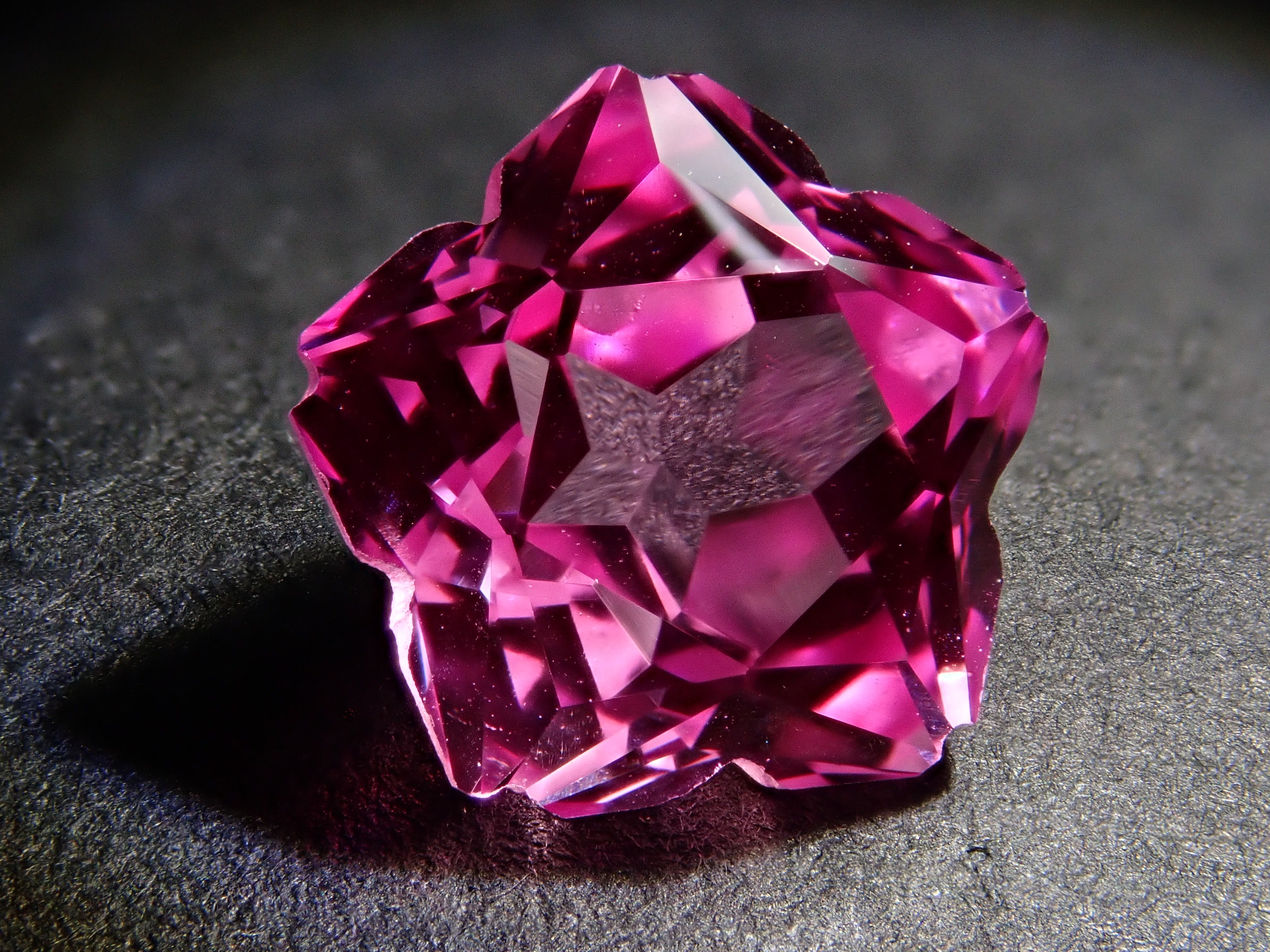 [Sakura Shape] Synthetic Sapphire 3.285ct Loose Stone
