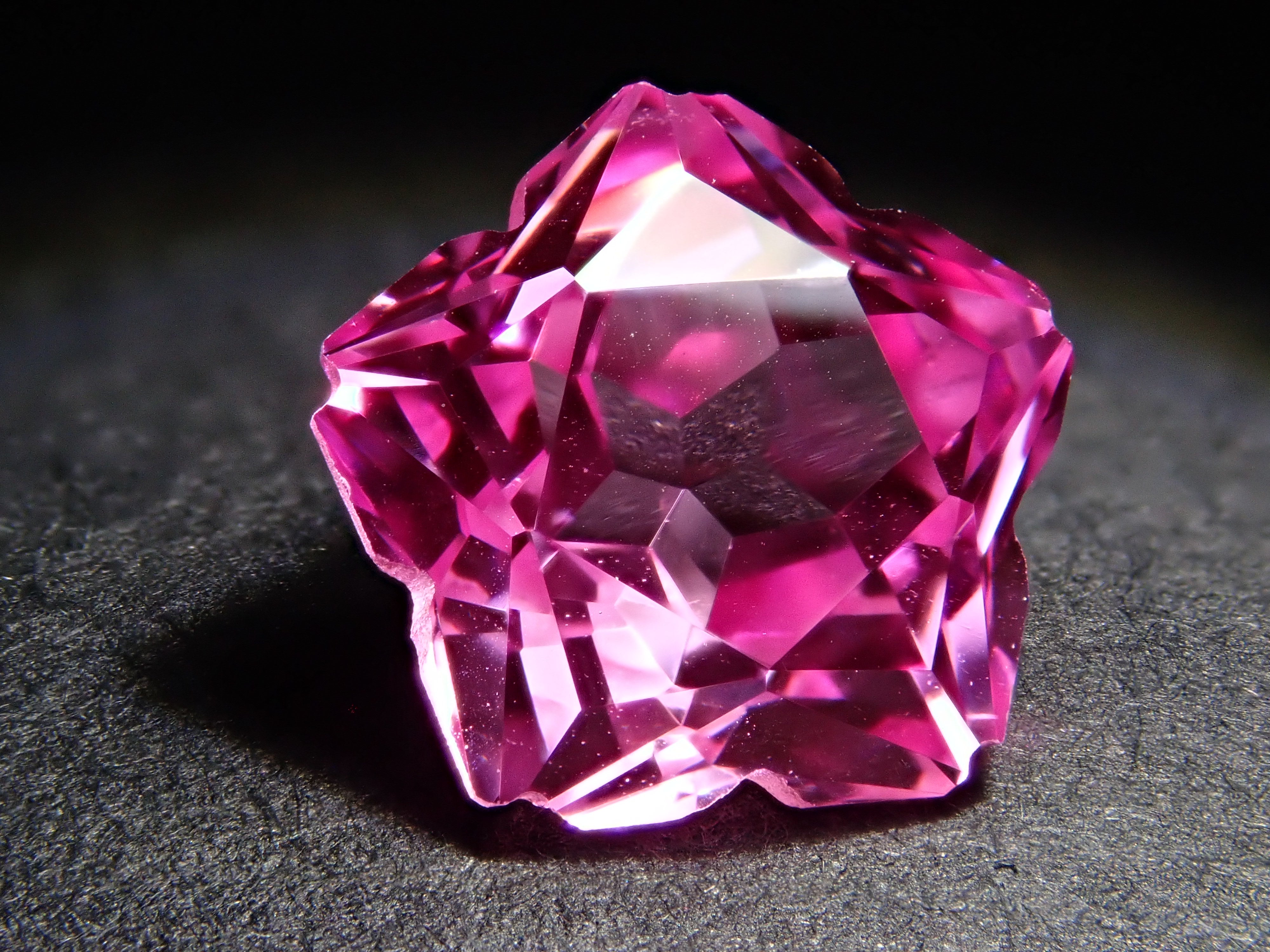 [Sakura Shape] Synthetic Sapphire 3.285ct Loose Stone