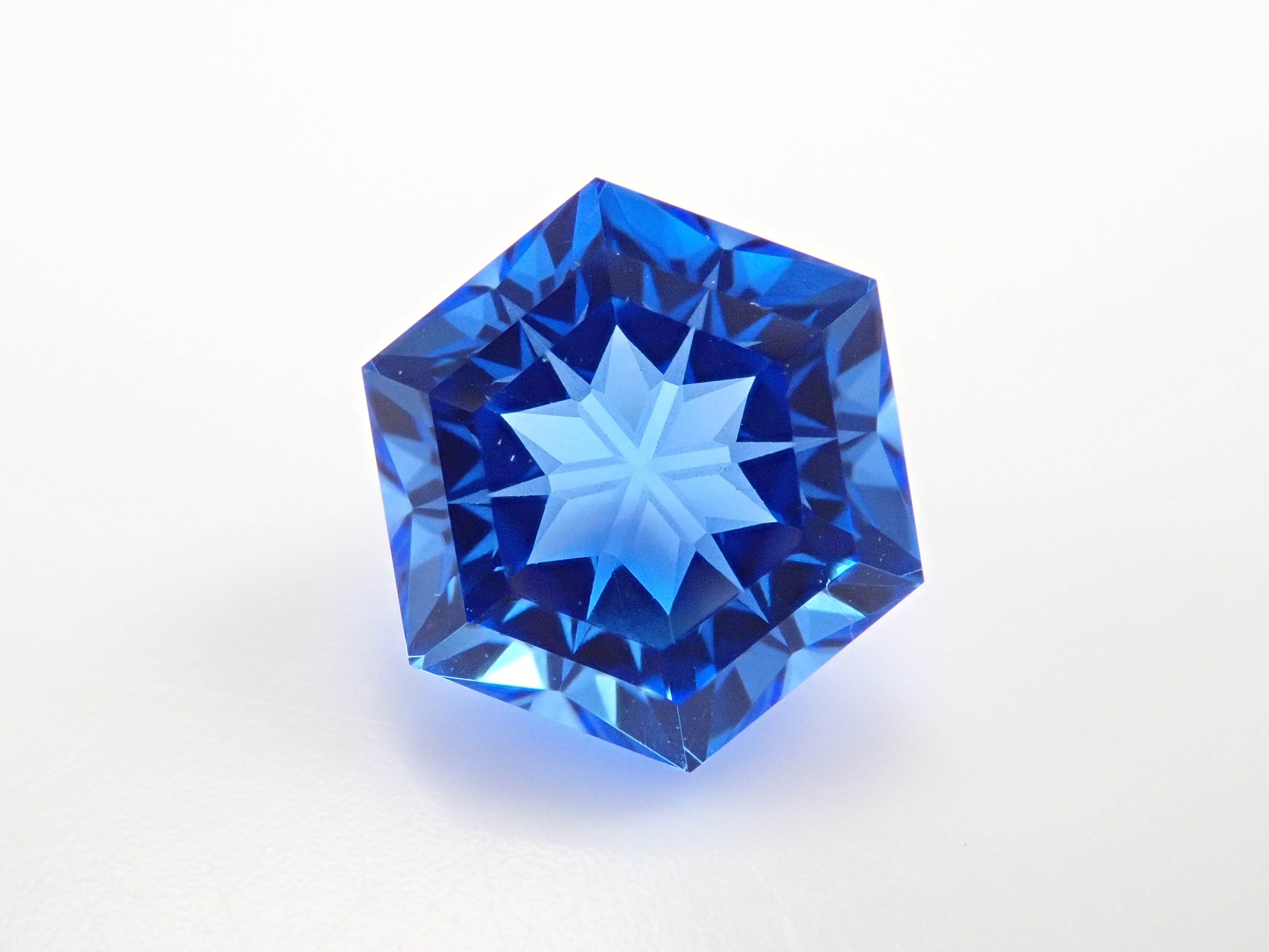 【抽選販売_20260301_03】【ゆきんこカット】シベリアンブルークォーツ（合成クォーツ） 2.503ctルース